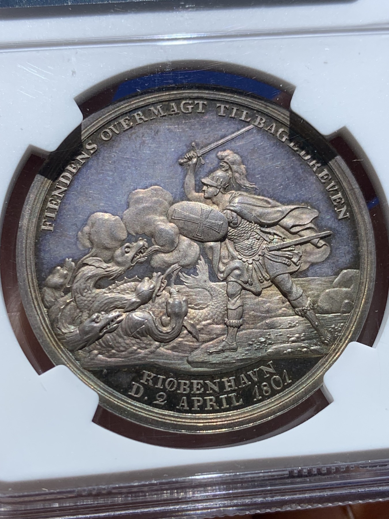 《竞宝斋》圣诞专辑  第一场  第227场 定制纪念章相赠 (全场顺丰包邮) NGC MS65 丹麦1801银章，哥本哈根战役，名家loos经典之作。镜面五彩冠军分数完美品。