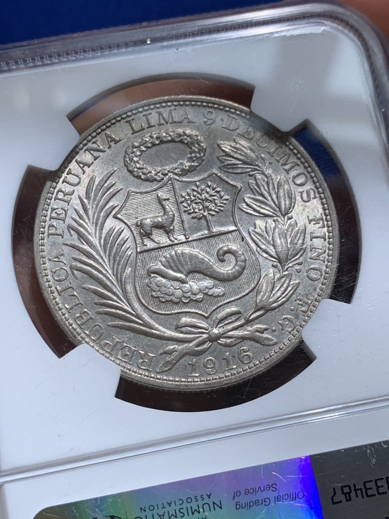 《竞宝斋》圣诞专辑  第二场  第228场 定制纪念章相赠 (全场顺丰包邮) NGC MS62 秘鲁1916年坐人女神1索尔银币 原味沉淀包浆 白净底板 带转光 收藏佳品