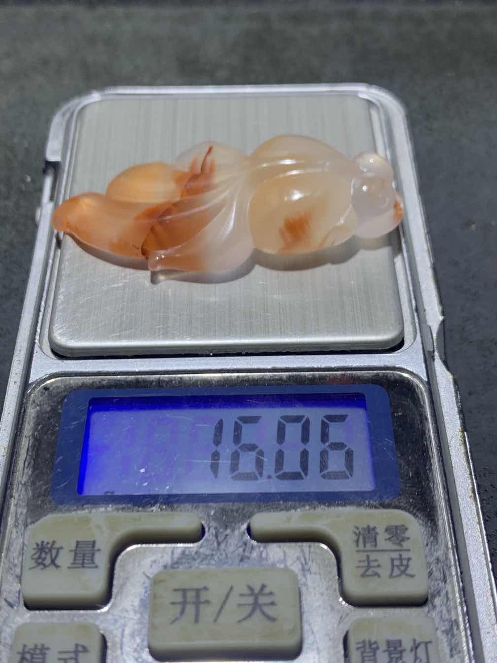 精美南红玛瑙荔枝冻飘火焰纹雕刻金鱼吊坠一个