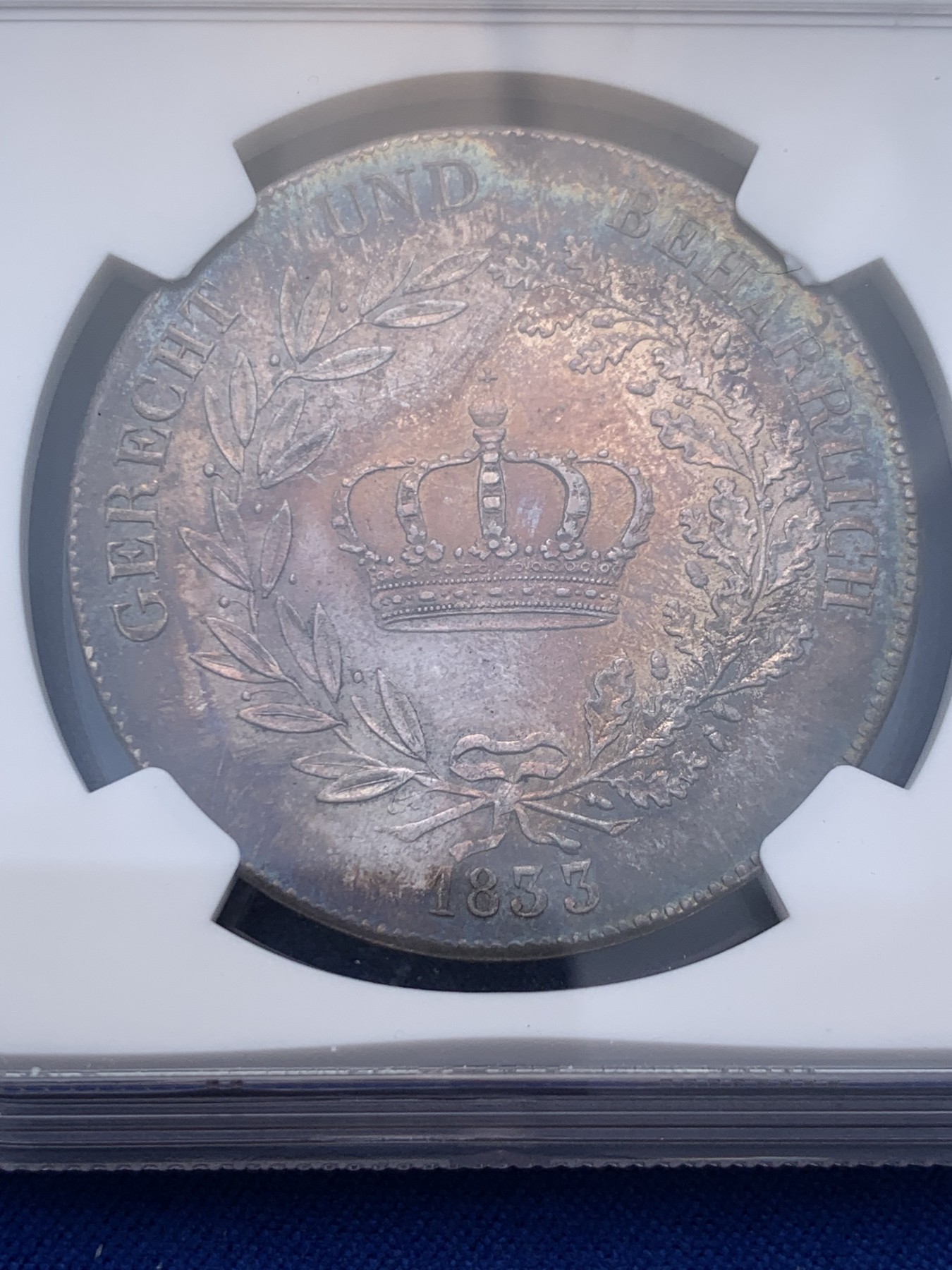 《竞宝斋》圣诞专辑  第一场  第227场 定制纪念章相赠 (全场顺丰包邮) 唯一亚军分 NGC MS64+ 德国 1833 巴伐利亚 路德维希一世 皇冠泰勒大银币 炫五彩包浆 PL底板 少见人像版本