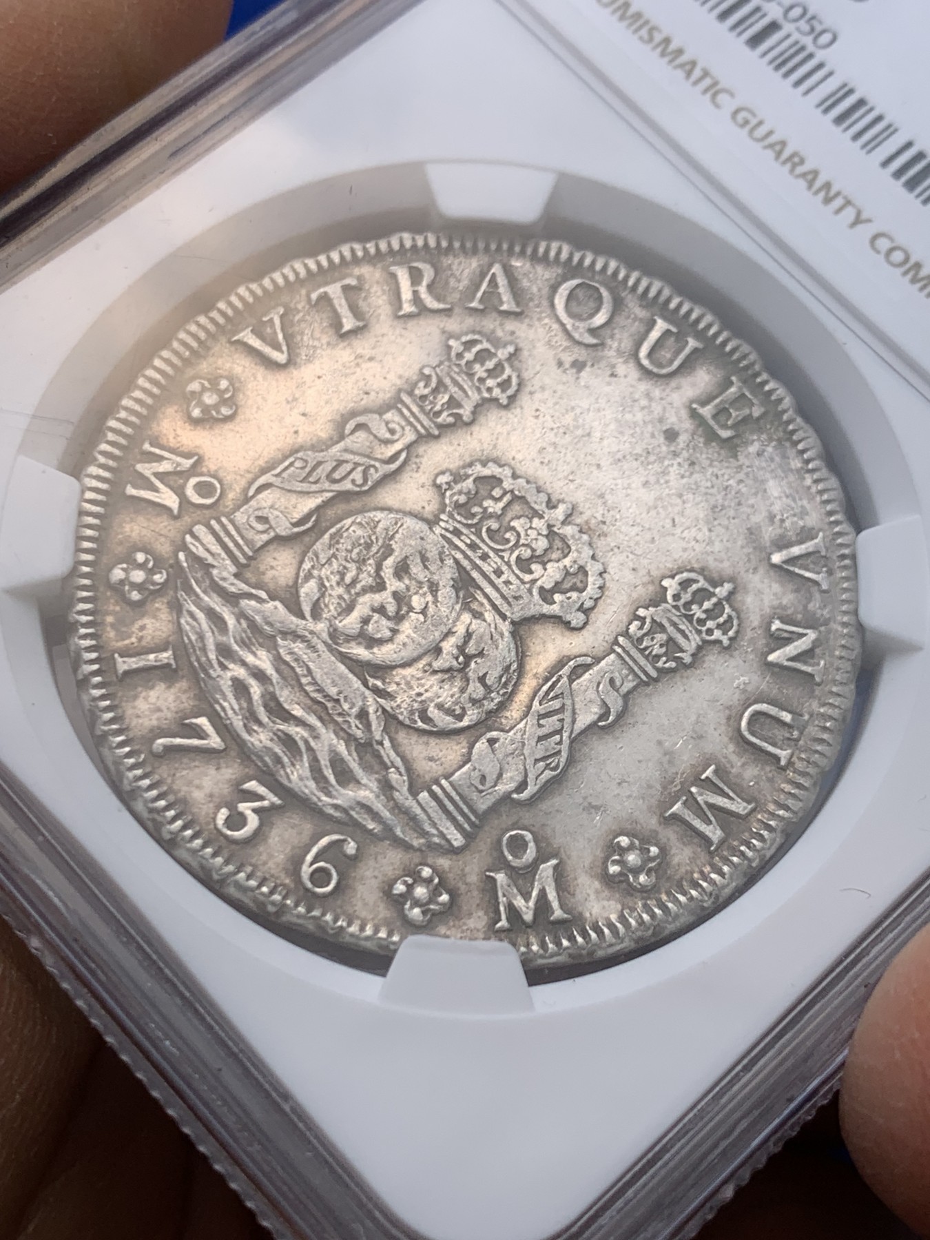 《竞宝斋》圣诞专辑  第二场  第228场 定制纪念章相赠 (全场顺丰包邮) NGC AUD 墨西哥 1736MO MF 地球双柱8R大银币 早期费五版本 难得状态