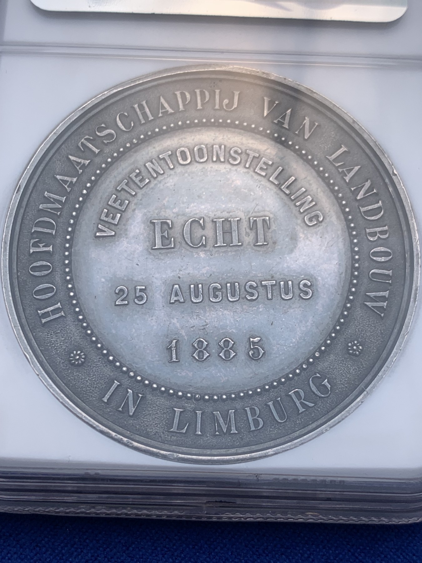 《竞宝斋》圣诞专辑  第一场  第227场 定制纪念章相赠 (全场顺丰包邮) NGC-MS60 荷兰 1885年 畜牧业46mm大银章 镜面底板 高浮雕 动物肌肉感饱满 地上草根根可见 非常精美