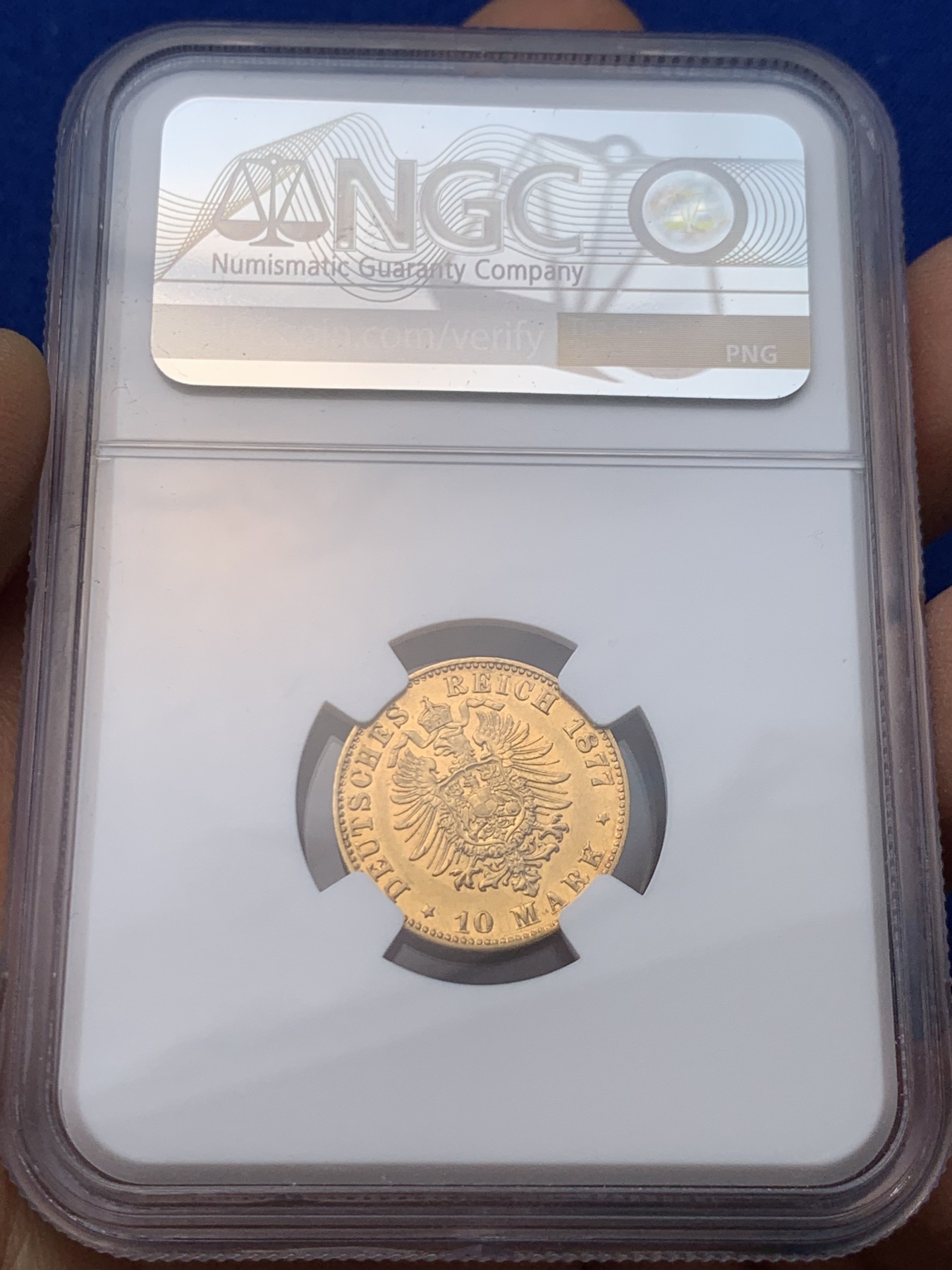 《竞宝斋》圣诞专辑  第一场  第227场 定制纪念章相赠 (全场顺丰包邮) NGC-AU55 德国黑森-达姆施塔特公国  1877年10金马克短翅鹰金币 3年版中难度最大的年份，好品极少