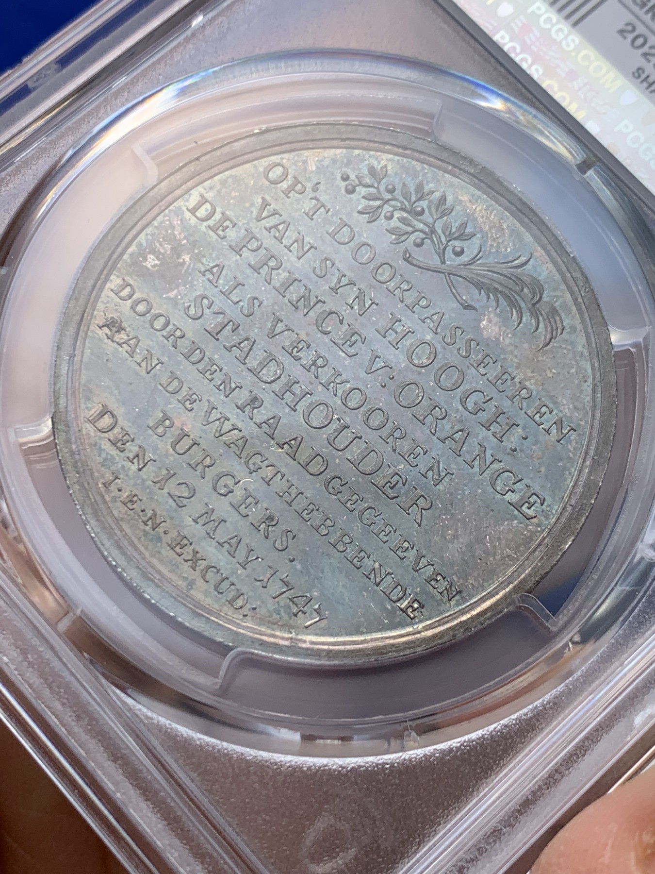 《竞宝斋》圣诞专辑  第一场  第227场 定制纪念章相赠 (全场顺丰包邮) PCGS SP65 荷兰1747银章，拿绍王子访问阿姆斯特丹，该品种好品少见，此枚酱彩极品。