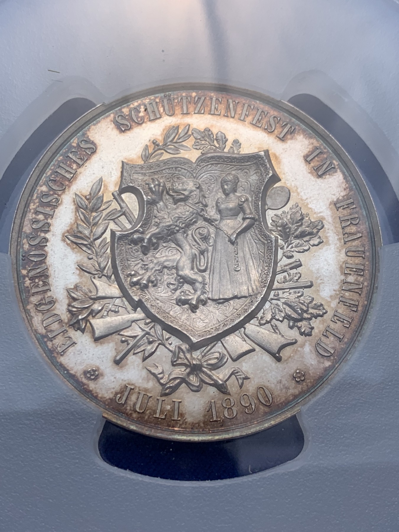 《竞宝斋》圣诞专辑  第一场  第227场 定制纪念章相赠 (全场顺丰包邮) PCGS-SP64 瑞士 1890年 图尔高射击节 大银章 大盒封装 镜面工艺 橙粉色包浆 同款所见最美包浆