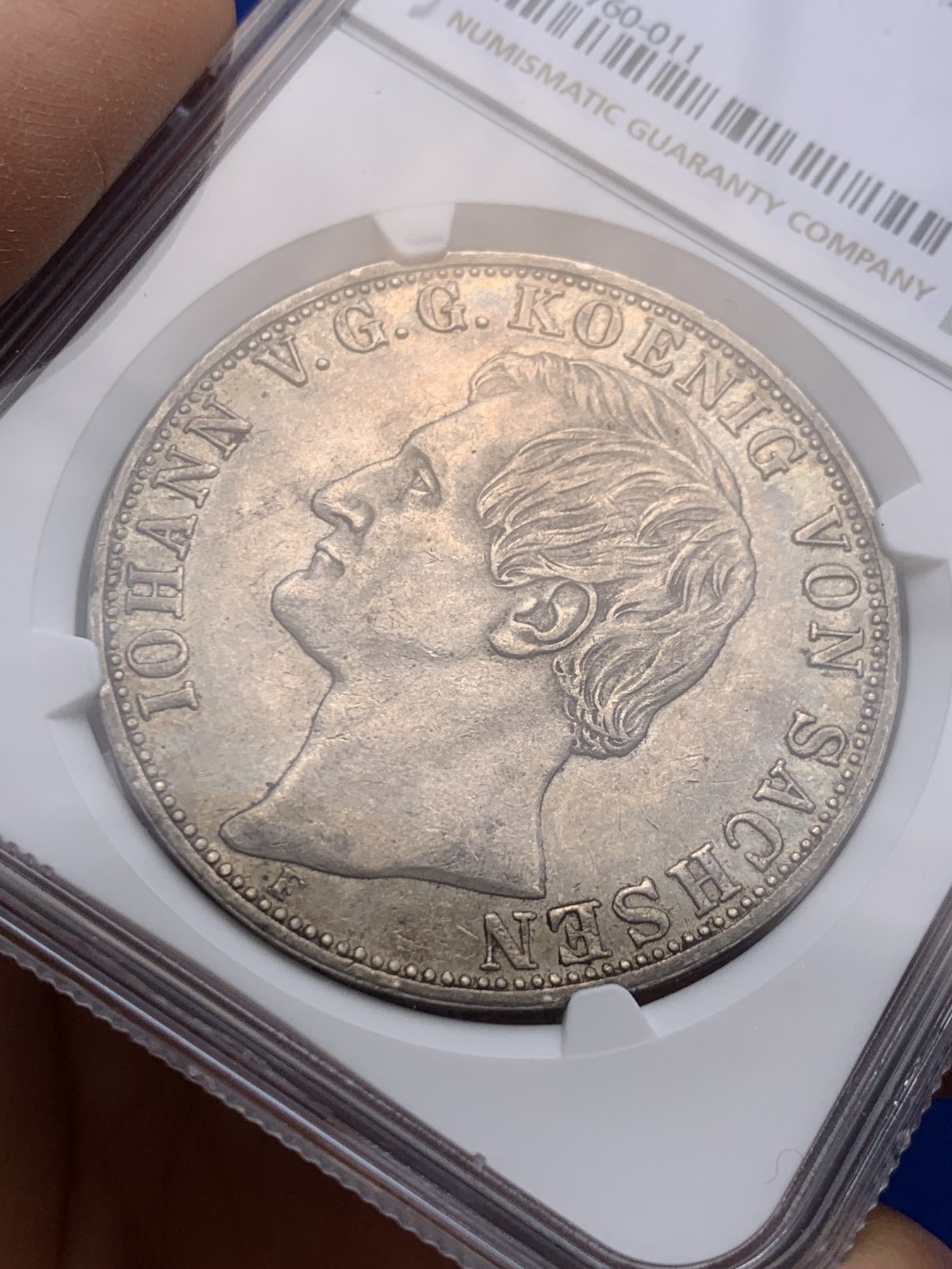 《竞宝斋》圣诞专辑  第一场  第227场 定制纪念章相赠 (全场顺丰包邮) NGC AU58 德国 1859 萨克森约翰五世2泰勒大银币 37克的大窗帘银币 原味包浆 底板光亮