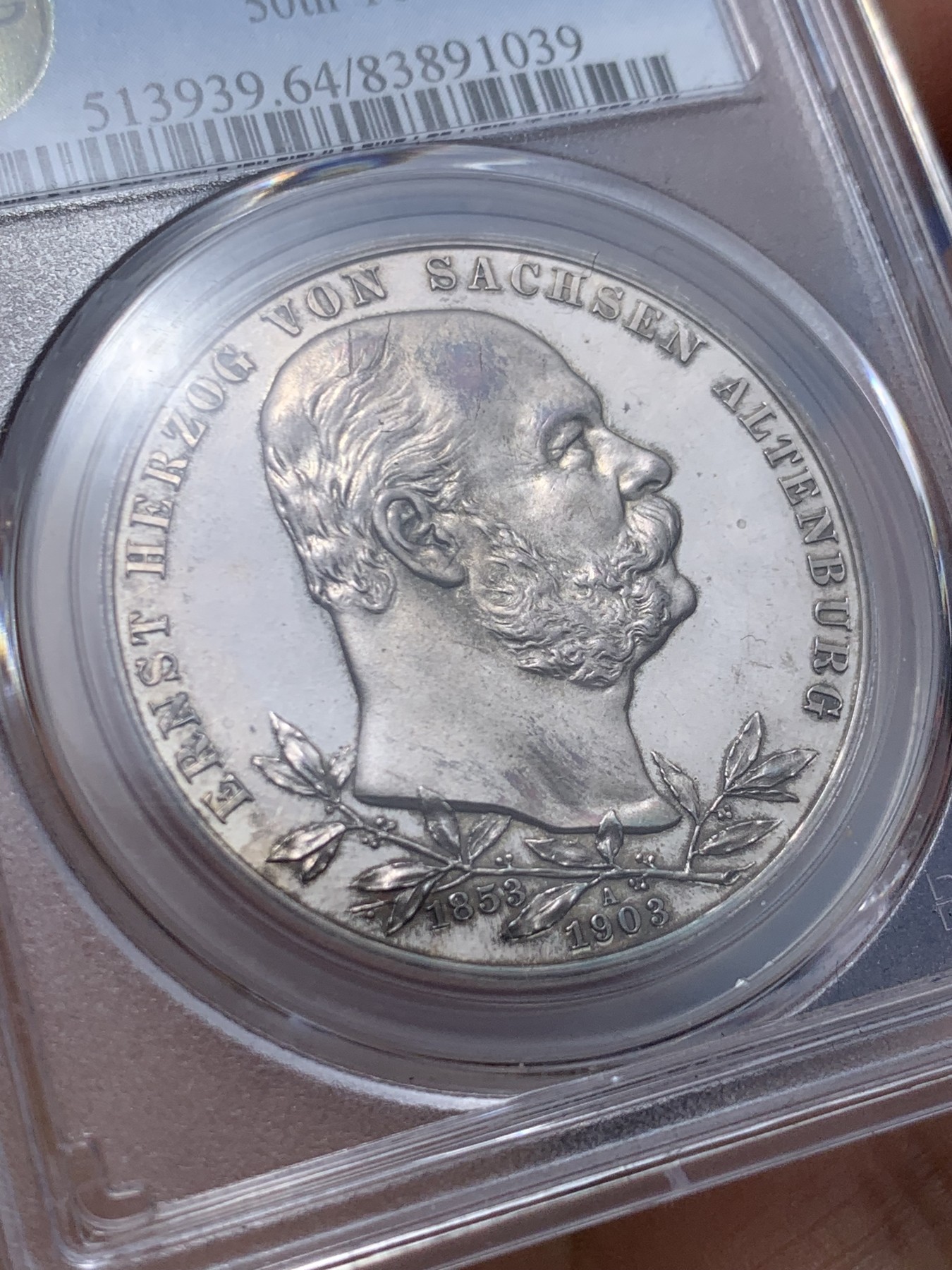 《竞宝斋》圣诞专辑  第一场  第227场 定制纪念章相赠 (全场顺丰包邮) PCGS-PR64CAM,德国1903年萨克森阿尔登堡，50周年登基纪念精制5马克银币，发行量少，很亮的小镜子，反面轻度五彩