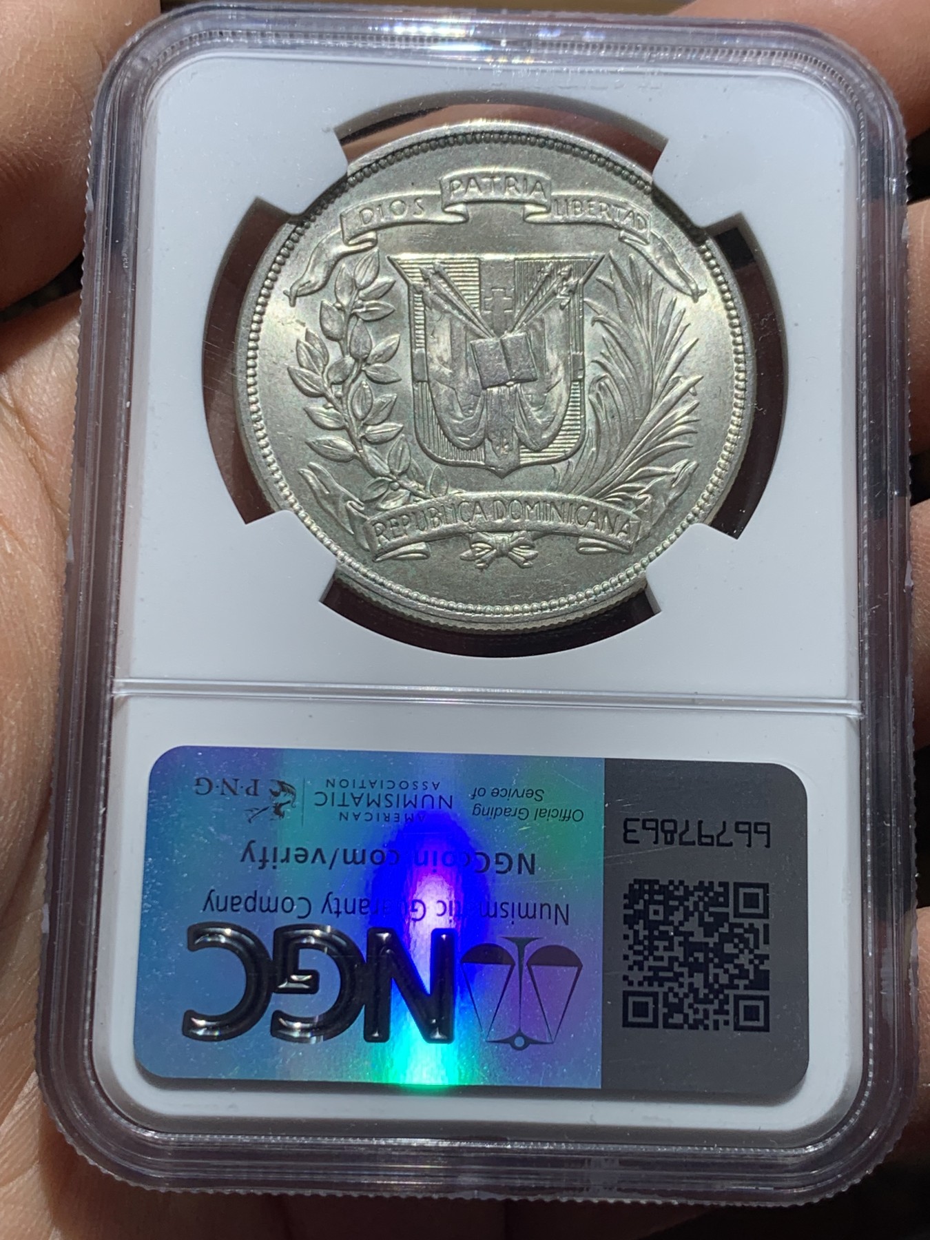 《竞宝斋》圣诞专辑  第一场  第227场 定制纪念章相赠 (全场顺丰包邮) NGC-MS64 多米尼加1955年特鲁希略执政银禧年1比索银币，实际发行量19450枚。罕见品种，sbp11月65分成交价1080美元。