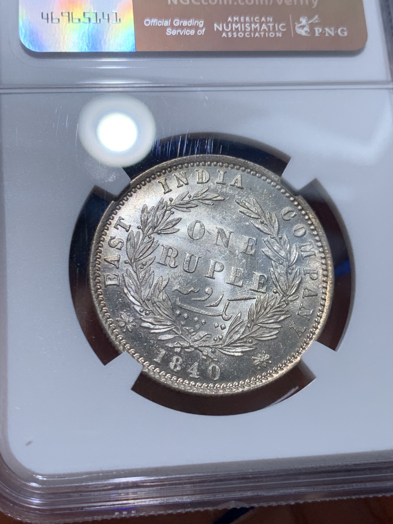 《竞宝斋》圣诞专辑  第一场  第227场 定制纪念章相赠 (全场顺丰包邮) NGC-MS63 东印度公司1840年维多利亚女王1卢比银币 正面略带黄油包浆，比白币要舒服的多，背面光韵更是流畅喜人。