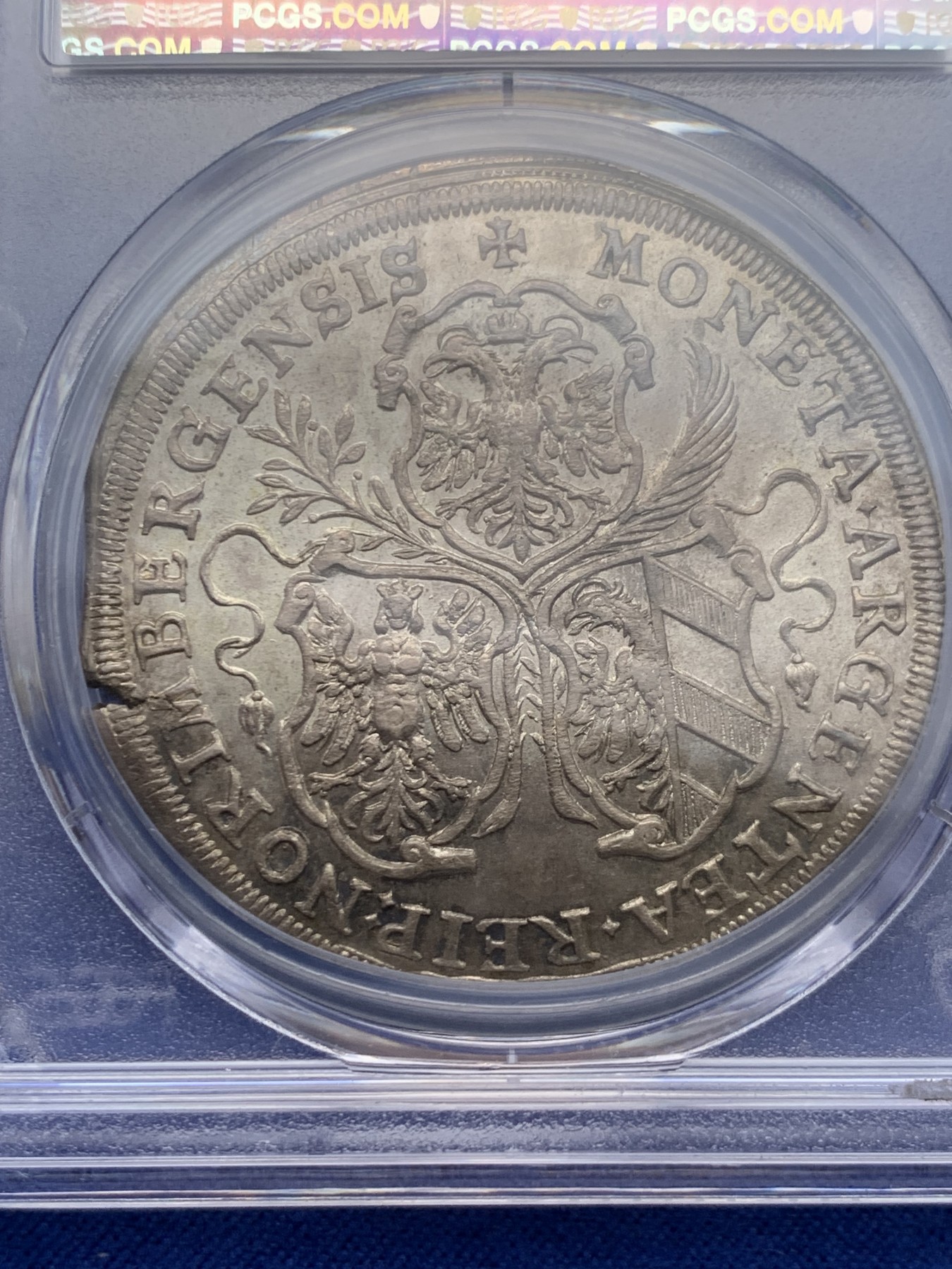 《竞宝斋》圣诞专辑  第一场  第227场 定制纪念章相赠 (全场顺丰包邮) 唯一冠军分 PCGS MS64 德国 1680年 纽伦堡 景观泰勒大银币  淡彩包浆 双面全深打 城市上空 希伯来文上帝之名 之前我拍过同系列一枚62分的3.3万成交 难得不可错过