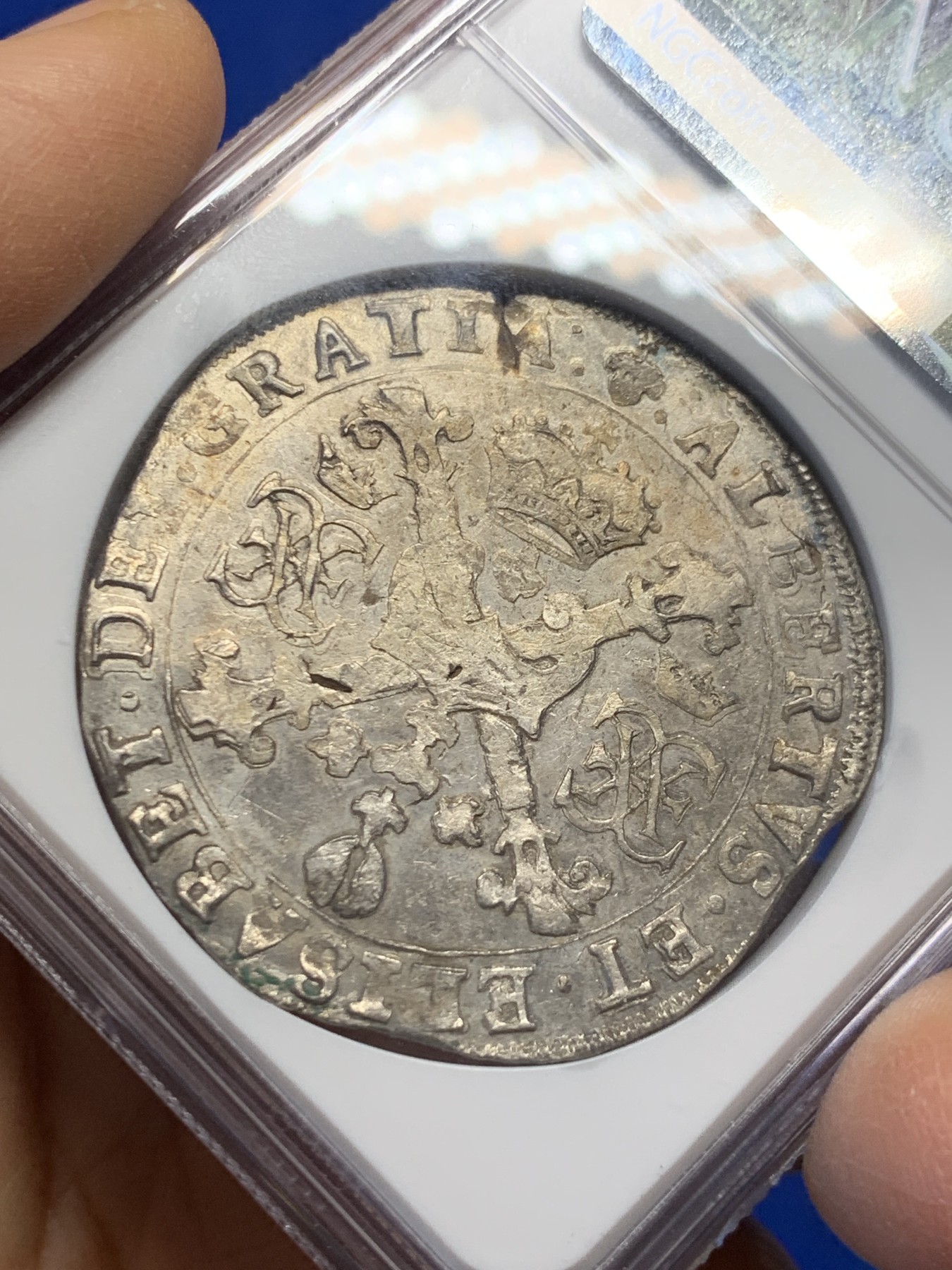 《竞宝斋》圣诞专辑  第一场  第227场 定制纪念章相赠 (全场顺丰包邮) NGC-MS63 1625年西属尼德兰1巴塔贡大银币 地球之王费利佩四世时期铸造，工艺问题导致币胚缺陷，此币镜面底板，压力也不错，是唯一评级记录