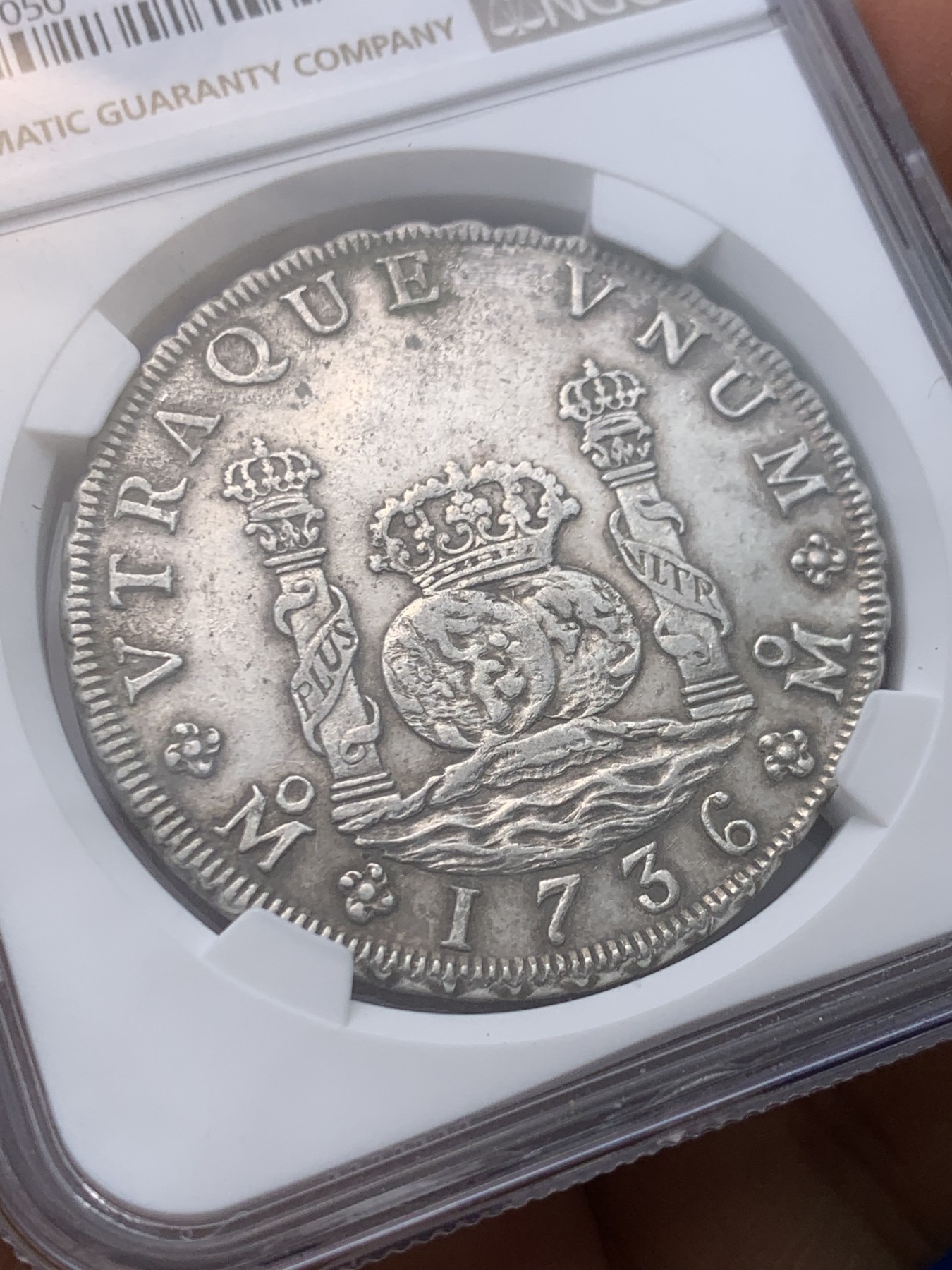 《竞宝斋》圣诞专辑  第二场  第228场 定制纪念章相赠 (全场顺丰包邮) NGC AUD 墨西哥 1736MO MF 地球双柱8R大银币 早期费五版本 难得状态