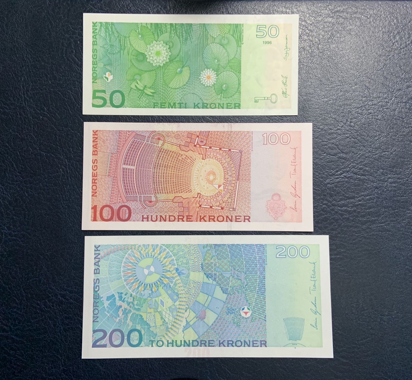 收藏联盟Quantum Auction 第313期拍卖  挪威1996年50克朗和2013年100和200克朗 品相UNC 100和200有轻微滚轮印