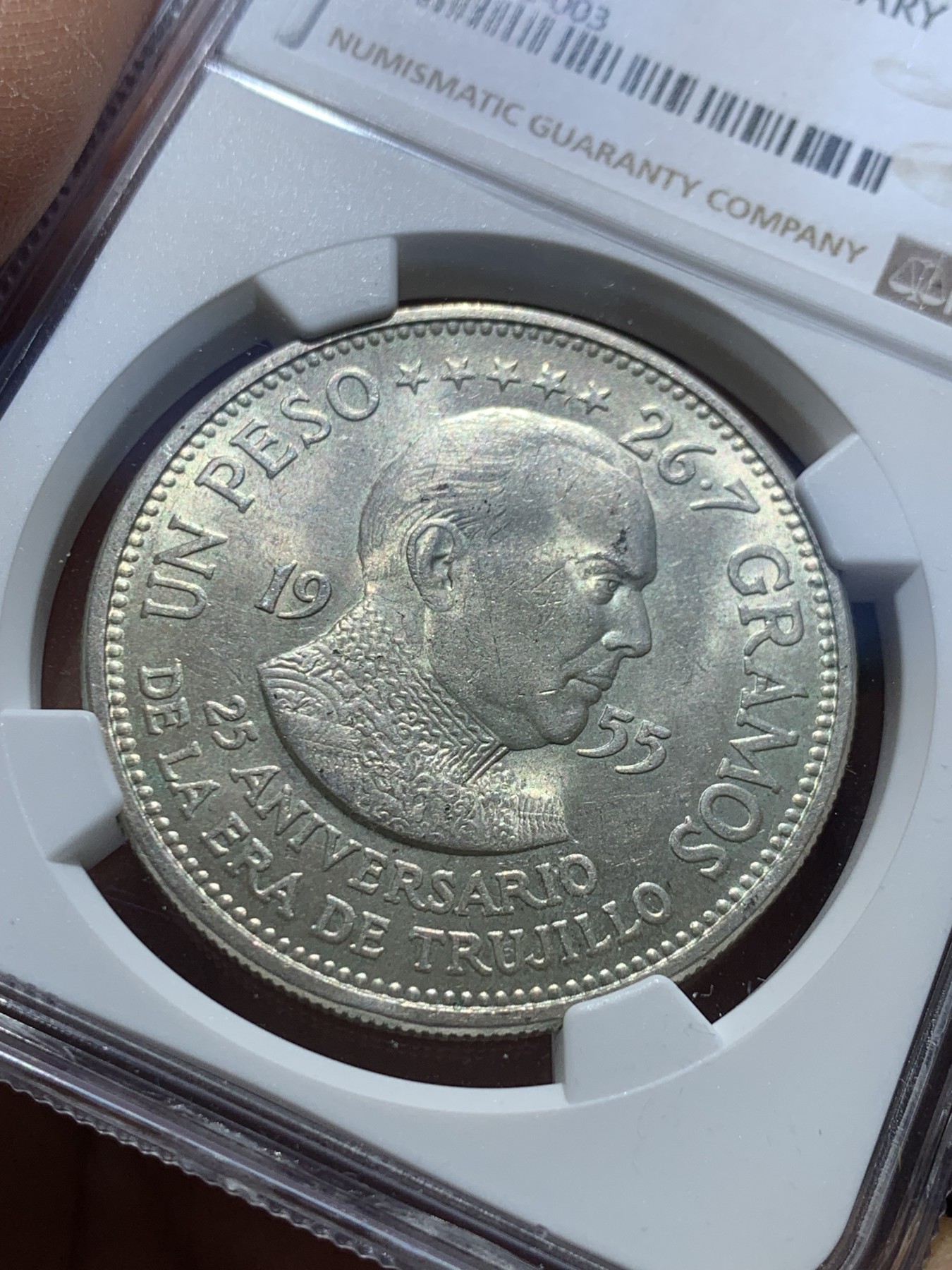 《竞宝斋》圣诞专辑  第一场  第227场 定制纪念章相赠 (全场顺丰包邮) NGC-MS64 多米尼加1955年特鲁希略执政银禧年1比索银币，实际发行量19450枚。罕见品种，sbp11月65分成交价1080美元。