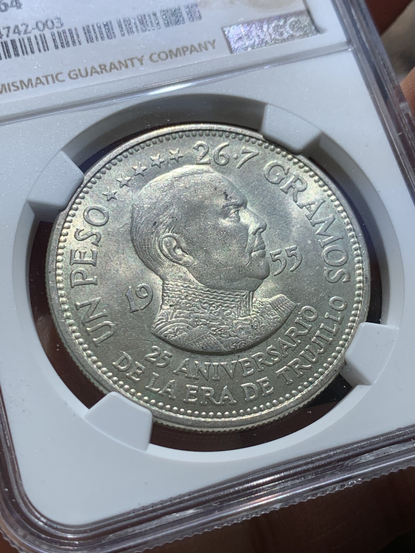 《竞宝斋》圣诞专辑  第一场  第227场 定制纪念章相赠 (全场顺丰包邮) NGC-MS64 多米尼加1955年特鲁希略执政银禧年1比索银币，实际发行量19450枚。罕见品种，sbp11月65分成交价1080美元。