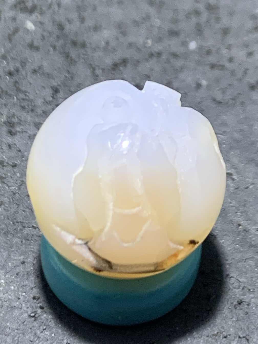 精美高玉化亚光海洋玉髓手工俏色巧雕一心向佛意境圆珠一个