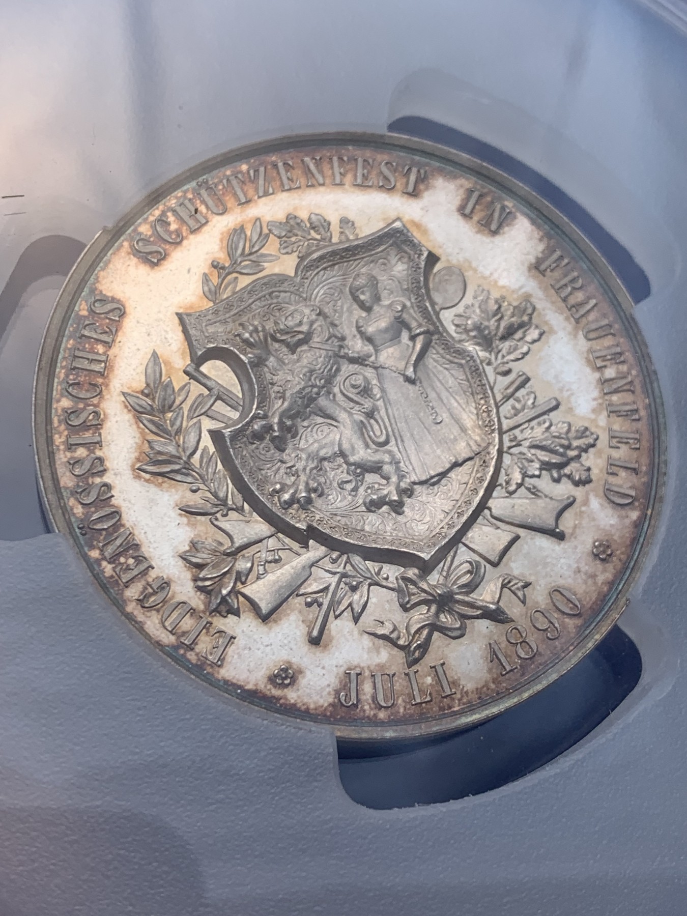 《竞宝斋》圣诞专辑  第一场  第227场 定制纪念章相赠 (全场顺丰包邮) PCGS-SP64 瑞士 1890年 图尔高射击节 大银章 大盒封装 镜面工艺 橙粉色包浆 同款所见最美包浆