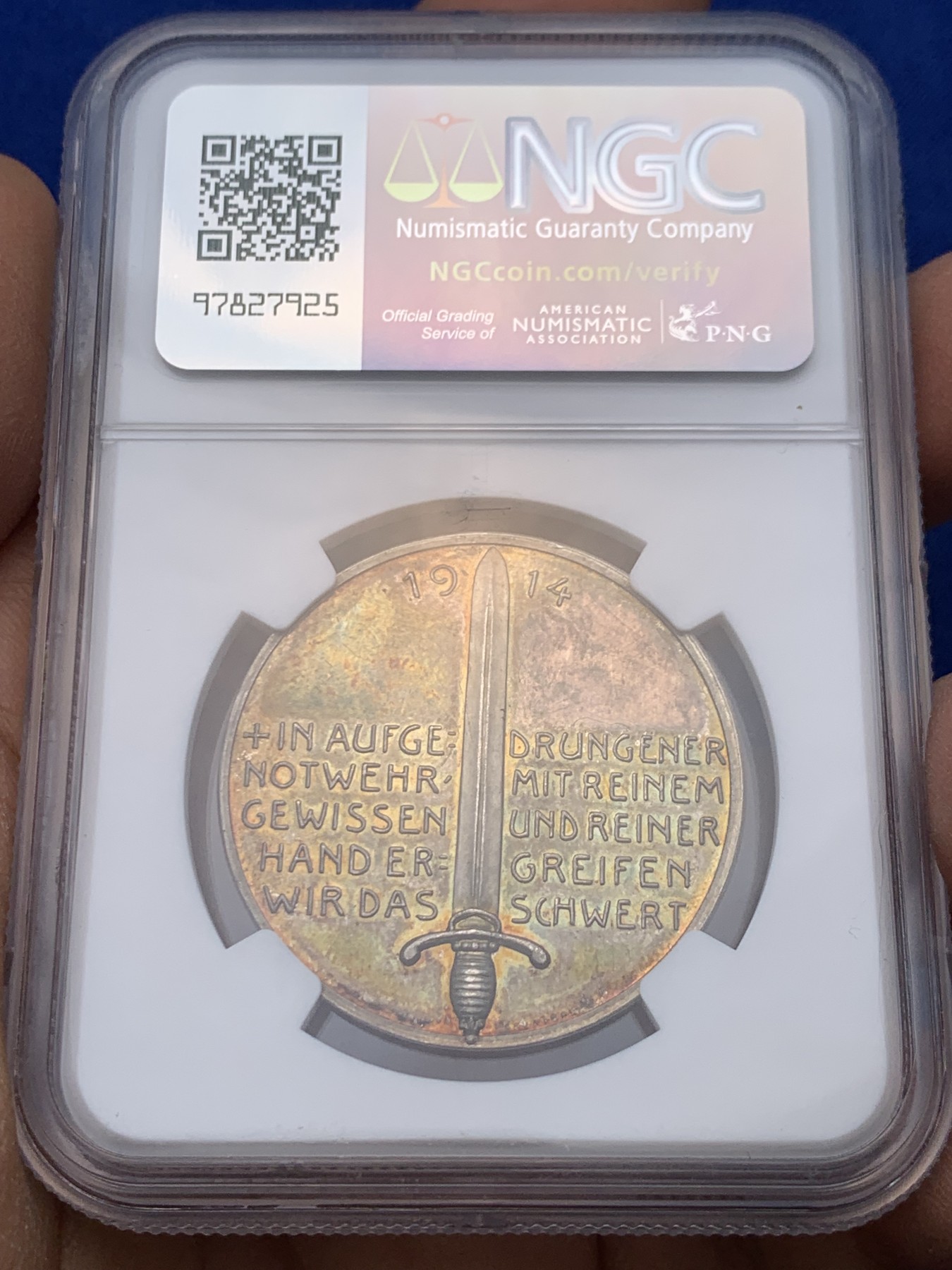 《竞宝斋》圣诞专辑  第一场  第227场 定制纪念章相赠 (全场顺丰包邮) NGC-MS63 德国 1914年 德皇威廉二世一战动员纪念高浮雕银章 绚丽五彩 ngc唯一亚军分 更高分只有一枚 一步到位的品相 足以自藏 麦稀奇今年9月同品种61分成交价含佣1617元