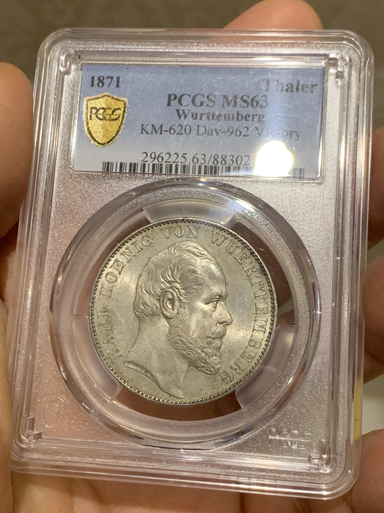 《竞宝斋》圣诞专辑  第一场  第227场 定制纪念章相赠 (全场顺丰包邮) PCGS-MS63 符腾堡1871年胜利泰勒，底板干净，淡彩包浆银光明显，胜利小天使站在枪炮之上，天使脸部细节清晰，设计简约而精美，德系精工的代表泰勒。