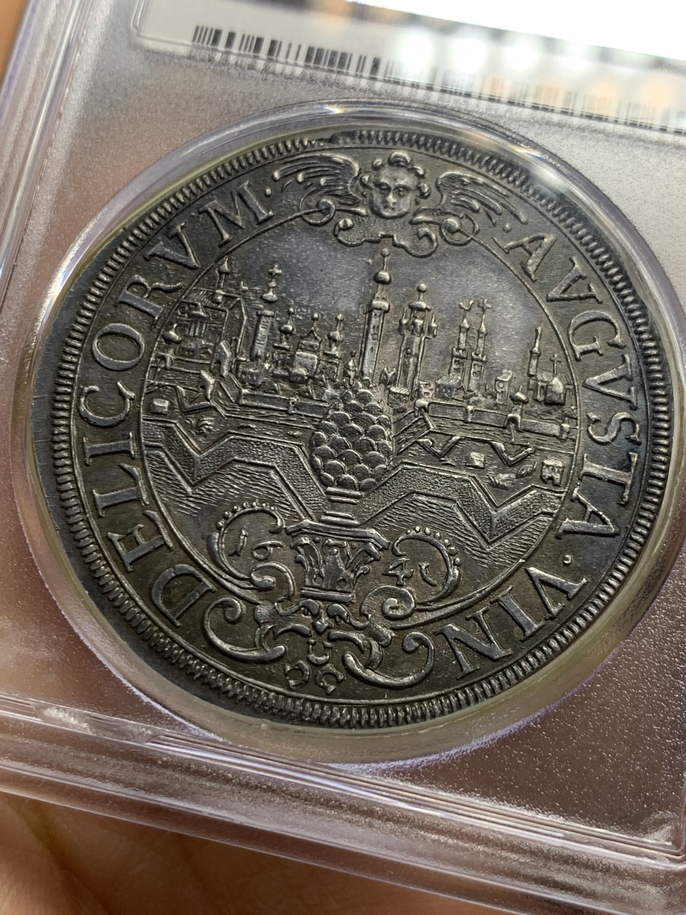 《竞宝斋》圣诞专辑  第二场  第228场 定制纪念章相赠 (全场顺丰包邮) 推荐！PCGS MS64 神圣罗马帝国 1641 奥格斯堡大泰勒，双面包浆均匀 近乎完美的状态 将近400年的岁月 类似的包浆币21年拍了5760美元