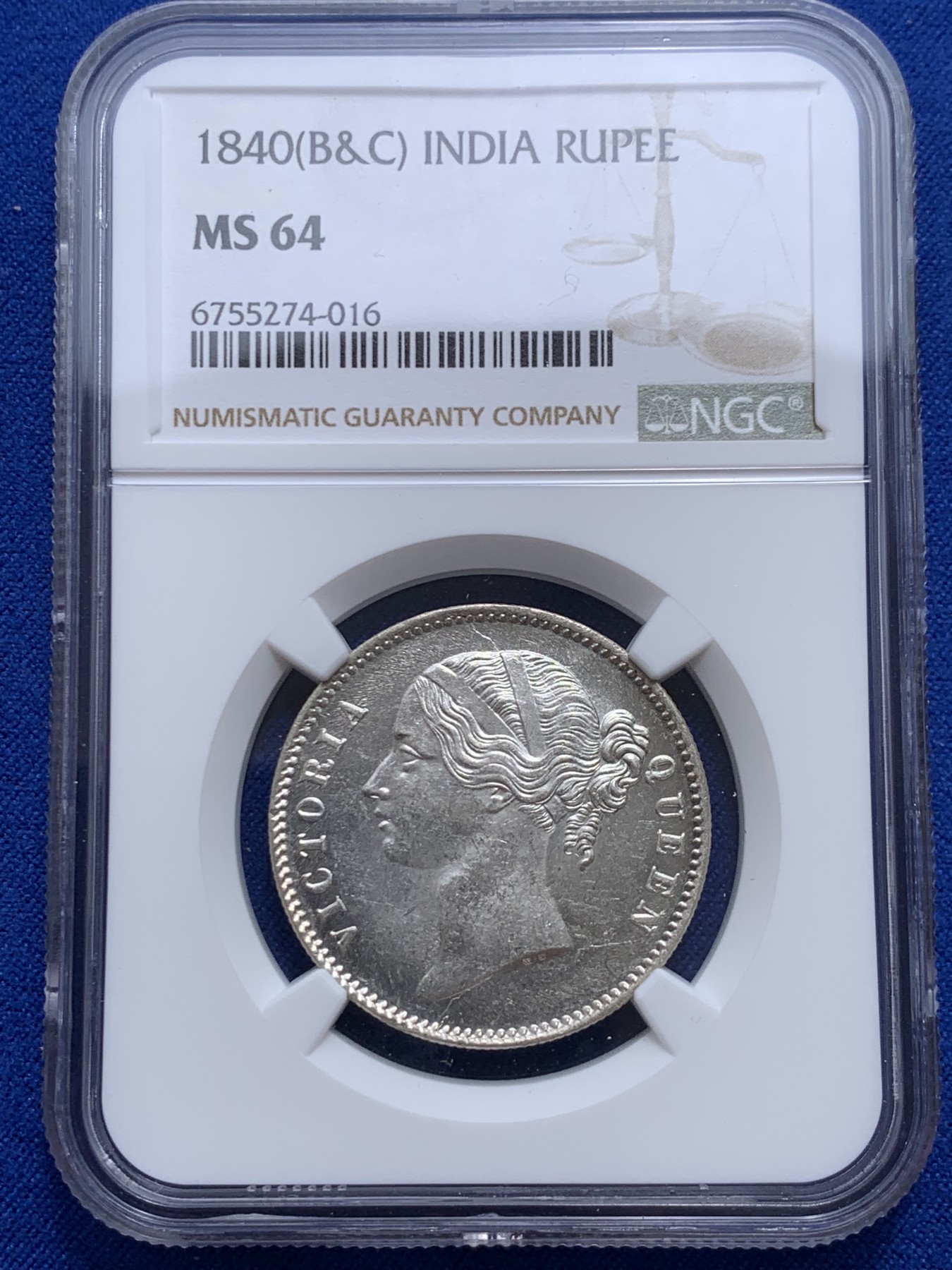 《竞宝斋》圣诞专辑  第一场  第227场 定制纪念章相赠 (全场顺丰包邮) NGC-MS64 东印度公司1840年维多利亚女王1卢比银币 这个品种的64分非常非常困难，即使批量送评也难见一二，对于喜欢小维头像的玩家来说不可错过。sbp成交价在700-1000刀