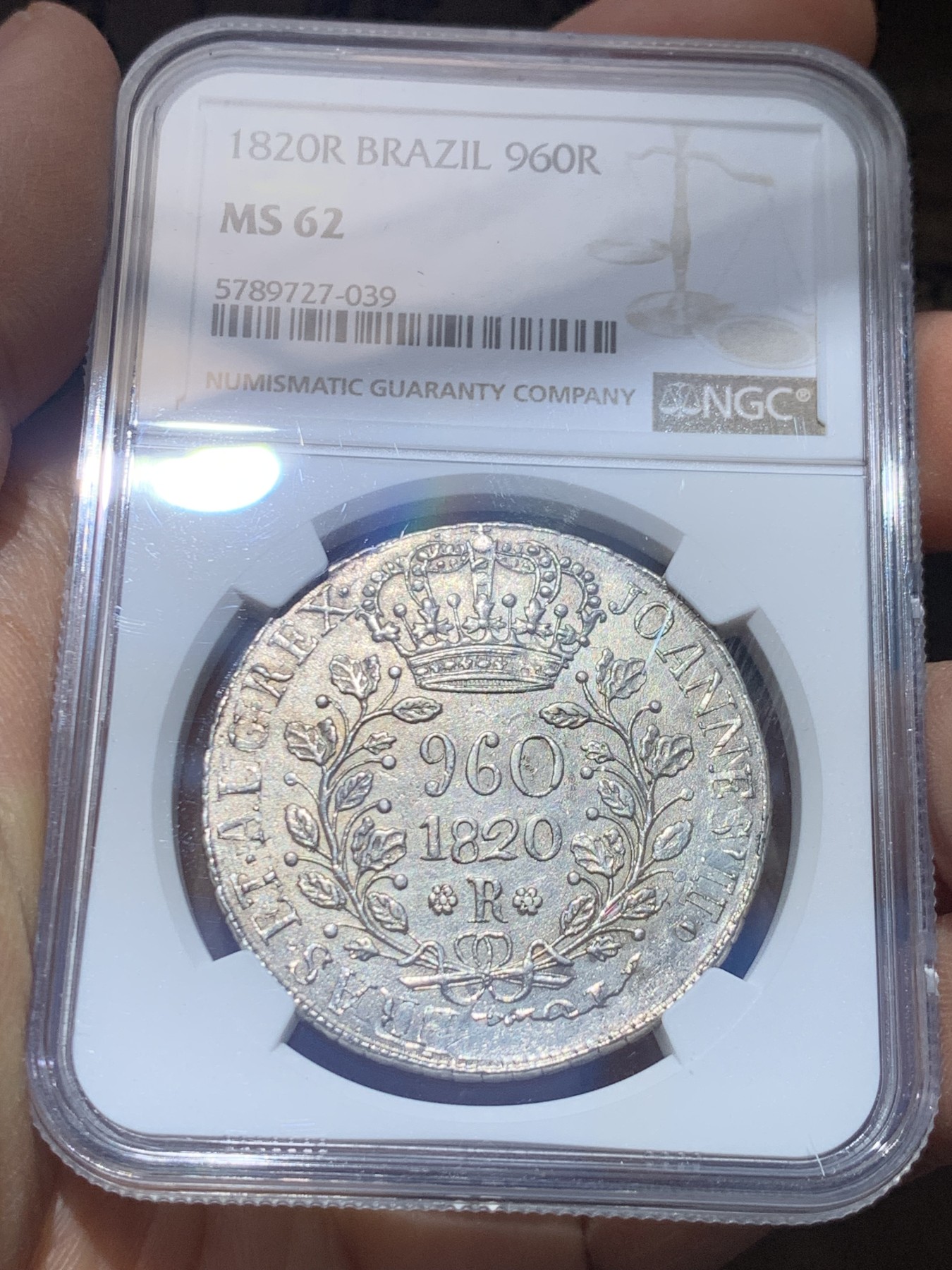 《竞宝斋》圣诞专辑  第二场  第228场 定制纪念章相赠 (全场顺丰包邮) NGC-MS62 葡属巴西 1820年 960瑞斯大银币 持续上涨品种 压印清晰 淡黄包浆