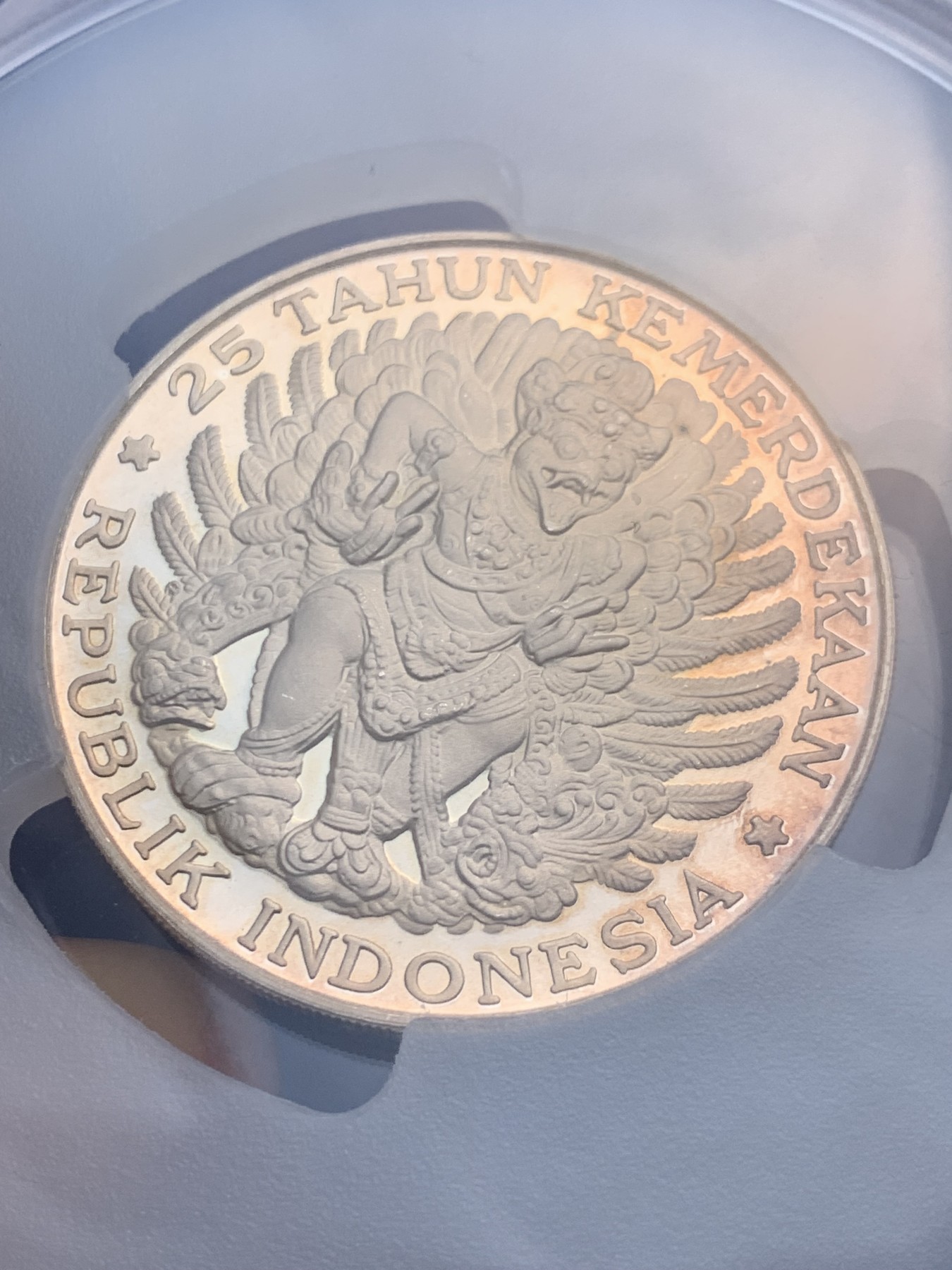 《竞宝斋》圣诞专辑  第二场  第228场 定制纪念章相赠 (全场顺丰包邮) PCGS-PR67DCAM 印尼 1970年 750R 迦楼罗 这个系列中最漂亮也是最贵的面值 工艺和设计都堪称经典 这两年涨势迅猛