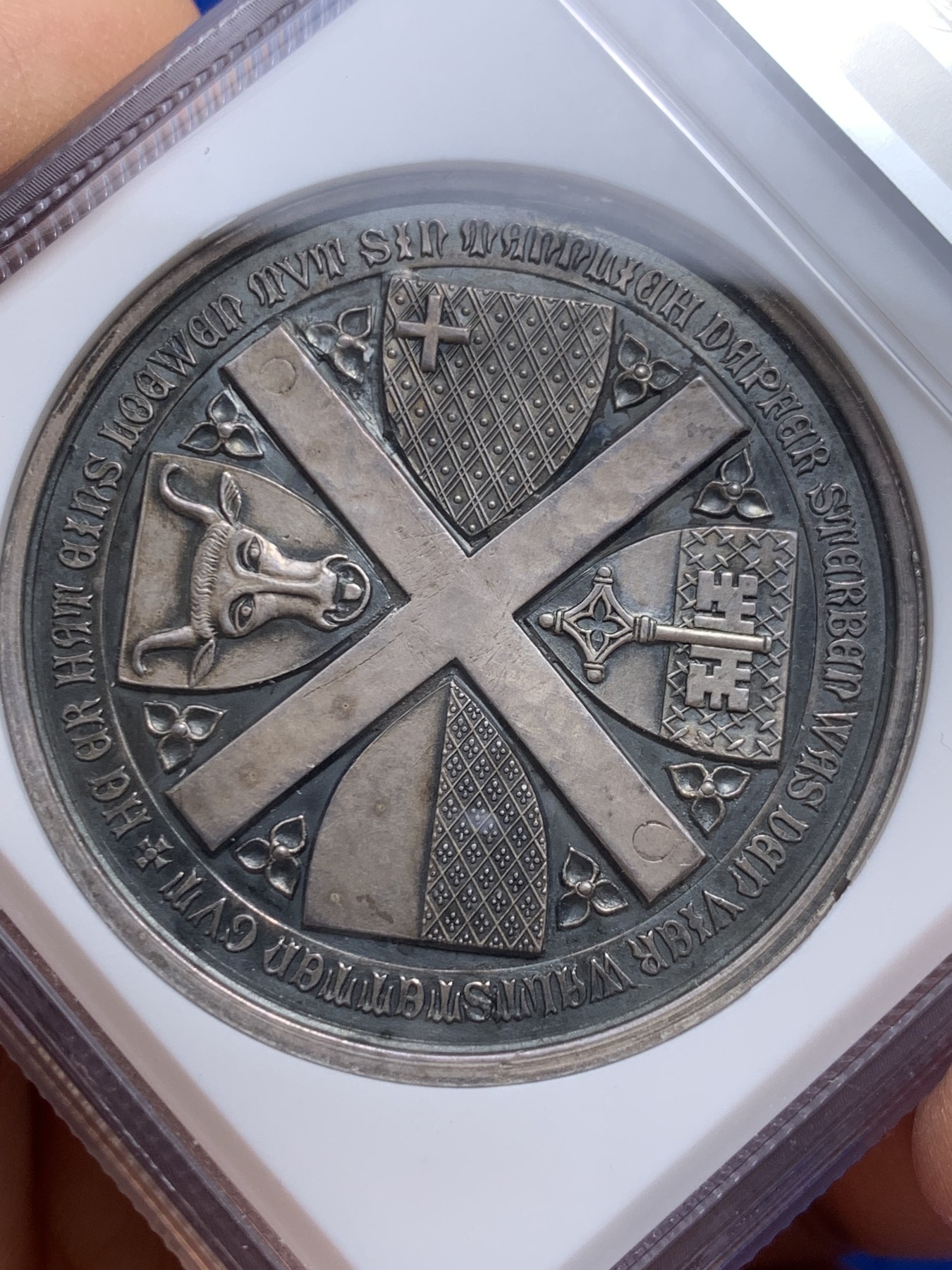 《竞宝斋》圣诞专辑  第一场  第227场 定制纪念章相赠 (全场顺丰包邮) NGC MS63 1886年瑞士卢塞恩射击节银章，高分品质，高于该分数仅2枚，绝对稀少而品质高的品种，设计惟妙惟肖