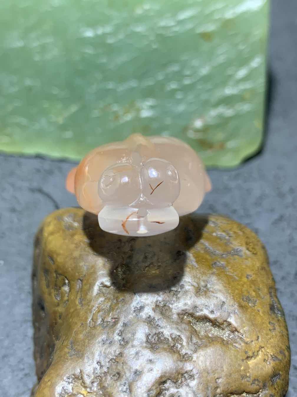 精美南红玛瑙荔枝冻飘火焰纹雕刻金鱼吊坠一个