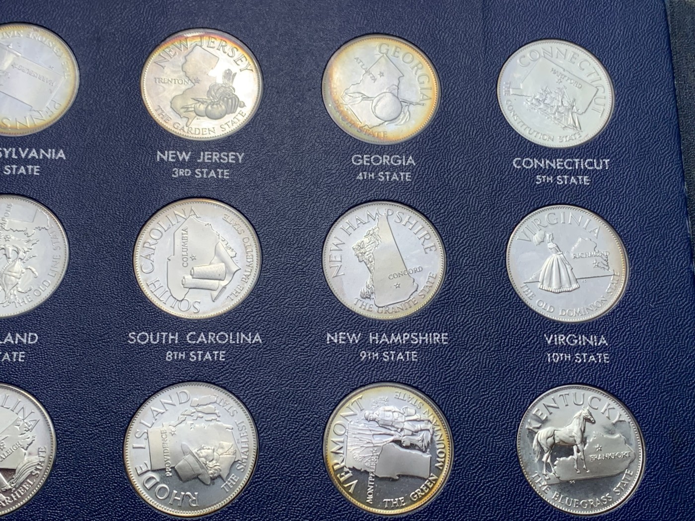 《竞宝斋》圣诞专辑  第一场  第227场 定制纪念章相赠 (全场顺丰包邮) 美国1969年50州精制纯银银章 每枚重14.5克左右 共725克左右 加厚说明书