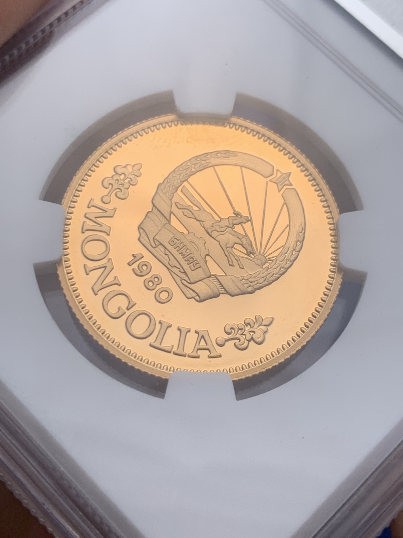 《竞宝斋》圣诞专辑  第二场  第228场 定制纪念章相赠 (全场顺丰包邮) NGC- PF66UC蒙古国1980年国际儿童年金币 18.79克900金美不胜收