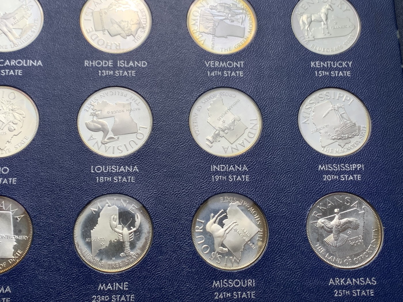 《竞宝斋》圣诞专辑  第一场  第227场 定制纪念章相赠 (全场顺丰包邮) 美国1969年50州精制纯银银章 每枚重14.5克左右 共725克左右 加厚说明书