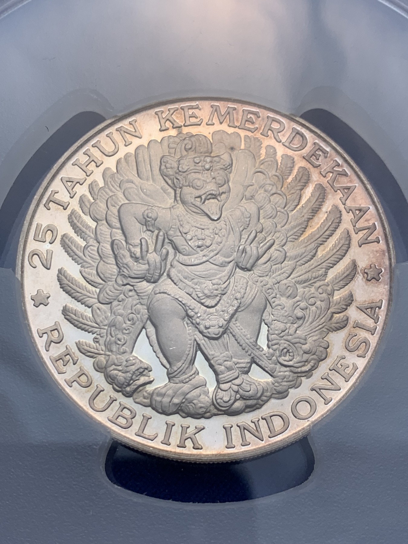 《竞宝斋》圣诞专辑  第二场  第228场 定制纪念章相赠 (全场顺丰包邮) PCGS-PR67DCAM 印尼 1970年 750R 迦楼罗 这个系列中最漂亮也是最贵的面值 工艺和设计都堪称经典 这两年涨势迅猛