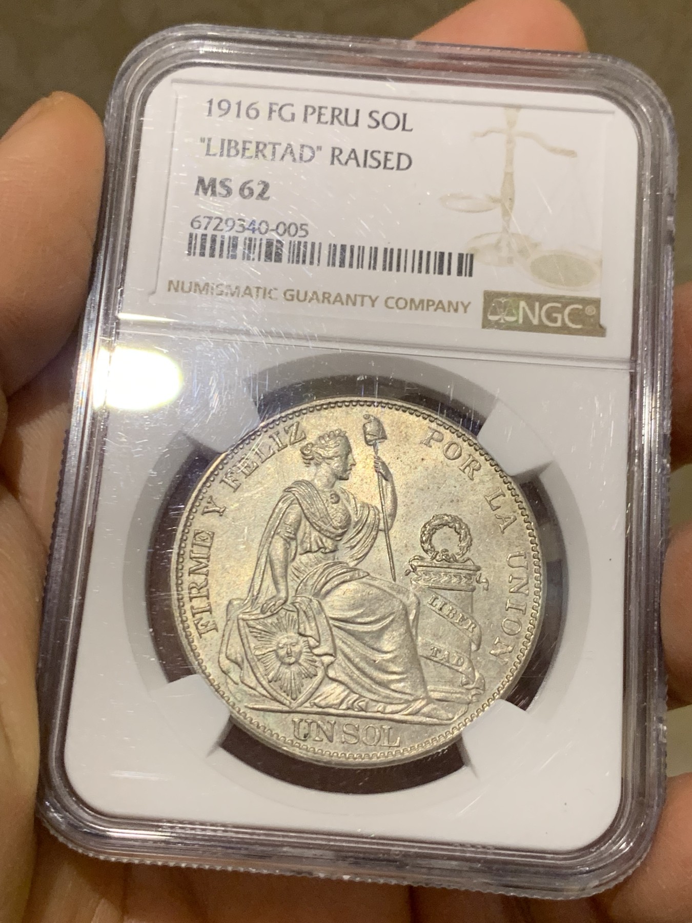 《竞宝斋》圣诞专辑  第二场  第228场 定制纪念章相赠 (全场顺丰包邮) NGC MS62 秘鲁1916年坐人女神1索尔银币 原味沉淀包浆 白净底板 带转光 收藏佳品