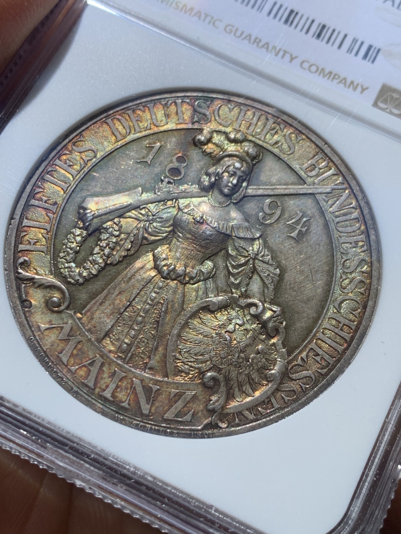 《竞宝斋》圣诞专辑  第一场  第227场 定制纪念章相赠 (全场顺丰包邮) NGC MS64 1894年德国美因茨射击节大银章，镜面五彩底板，正面人物高点俱在，背面城市景观惟妙惟肖，冠军分，一步到位，热门品种