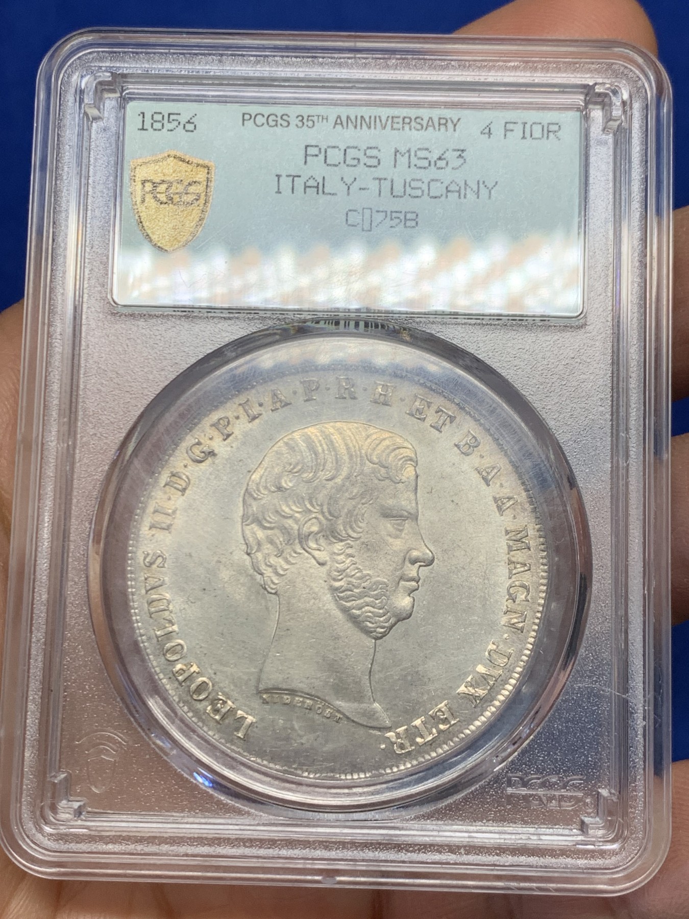 《竞宝斋》圣诞专辑  第一场  第227场 定制纪念章相赠 (全场顺丰包邮) PCGS MS63 1856年托斯卡纳大公国4Fior大银币，意大利系列的经典，瑰宝之作，35周年纪念盒，绝对严评。高点均在，币面丝滑，如凝脂般的雪肌令人陶醉，欲罢不能。早期严评。