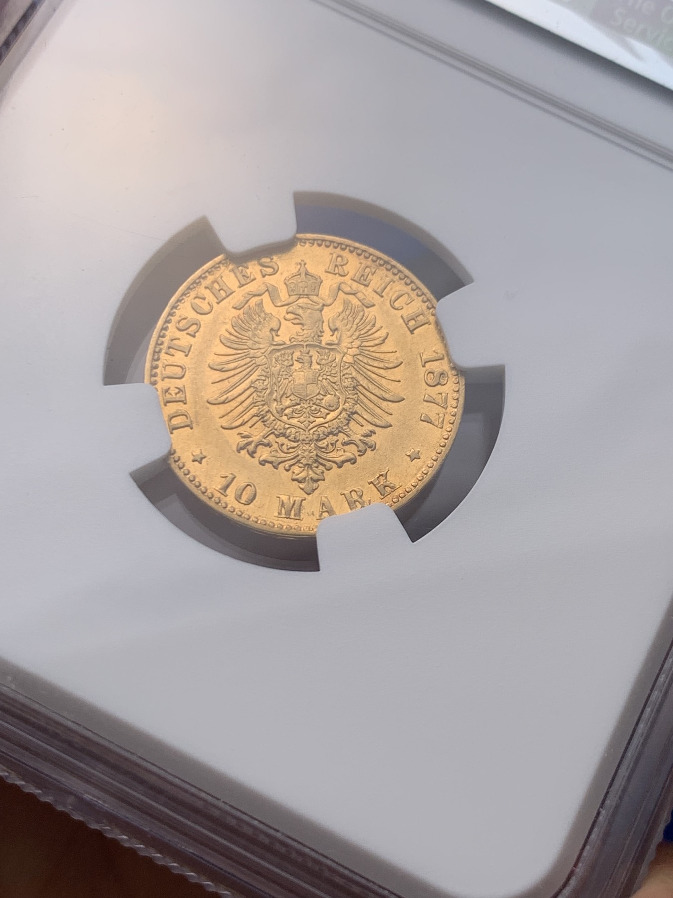 《竞宝斋》圣诞专辑  第一场  第227场 定制纪念章相赠 (全场顺丰包邮) NGC-AU55 德国黑森-达姆施塔特公国  1877年10金马克短翅鹰金币 3年版中难度最大的年份，好品极少