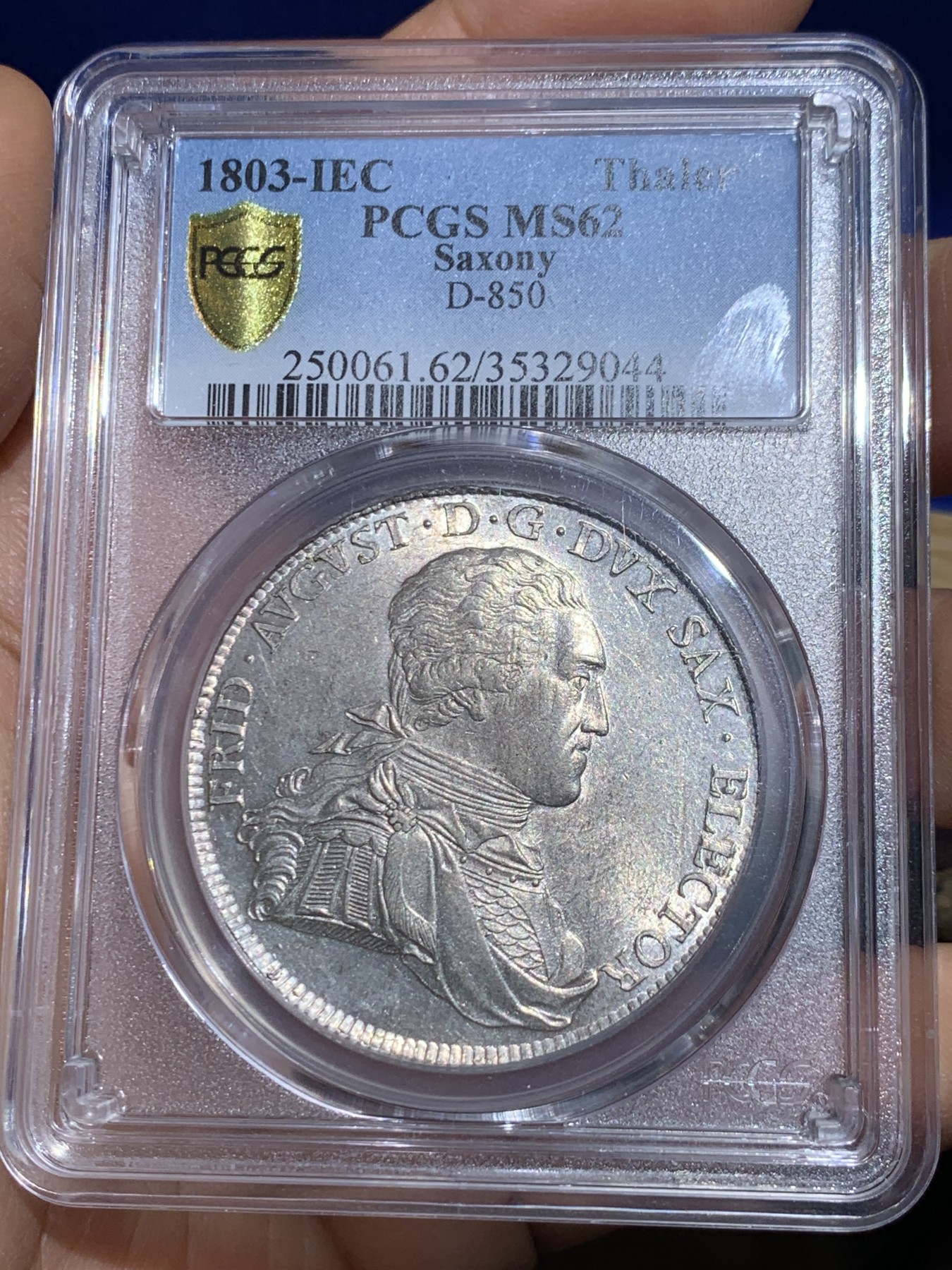 《竞宝斋》圣诞专辑  第一场  第227场 定制纪念章相赠 (全场顺丰包邮) PCGS-MS62 德国1803年萨克森 泰勒大银币 PC冠军分 币面压力十足，转光感强烈，无弱打无减重痕，十分难得
