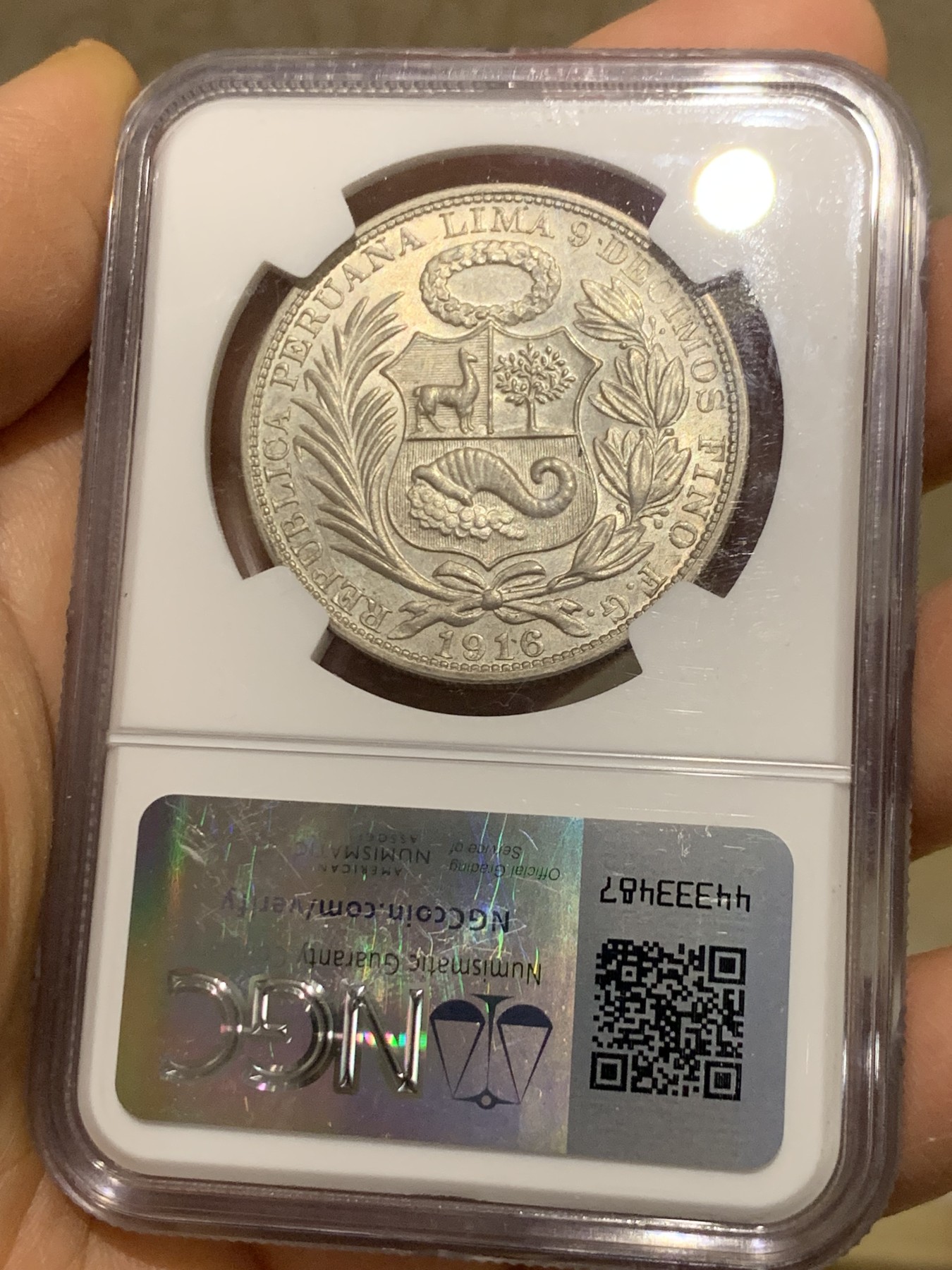 《竞宝斋》圣诞专辑  第二场  第228场 定制纪念章相赠 (全场顺丰包邮) NGC MS62 秘鲁1916年坐人女神1索尔银币 原味沉淀包浆 白净底板 带转光 收藏佳品