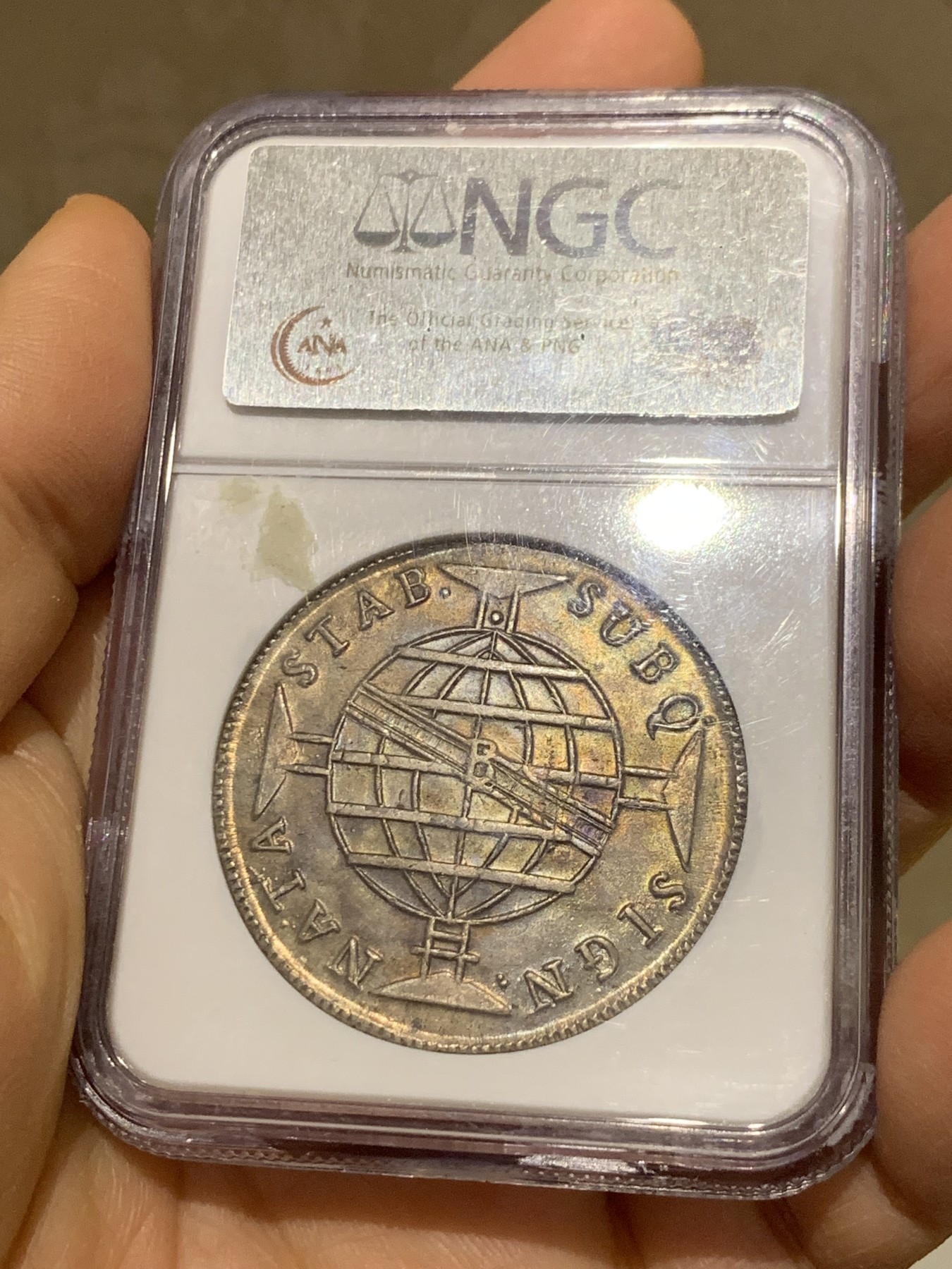 《竞宝斋》圣诞专辑  第二场  第228场 定制纪念章相赠 (全场顺丰包邮) NGC MS62 巴西1815年地球960瑞斯大银币 双面全深打 底板光洁 非常好