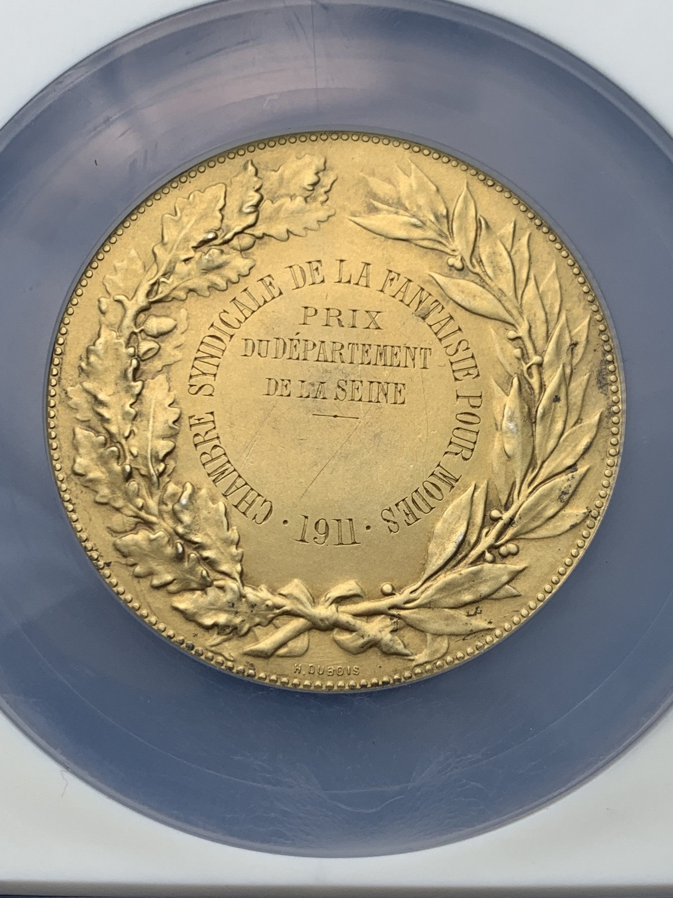 《竞宝斋》圣诞专辑  第一场  第227场 定制纪念章相赠 (全场顺丰包邮) 1911年法国花环玛丽安娜 直径50.3mm 69g 大型镀金银章，实发银章，超级好品相。名家迪普伊（Dupuis）作品，丰饶角银标。配一个透明自制方盒，方便把玩。