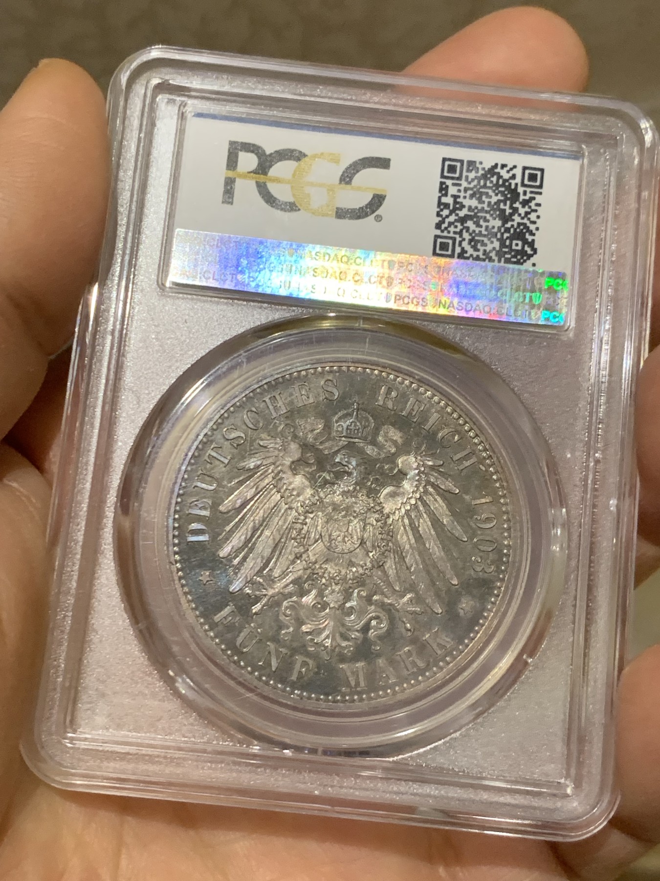 《竞宝斋》圣诞专辑  第一场  第227场 定制纪念章相赠 (全场顺丰包邮) PCGS-PR64CAM,德国1903年萨克森阿尔登堡，50周年登基纪念精制5马克银币，发行量少，很亮的小镜子，反面轻度五彩