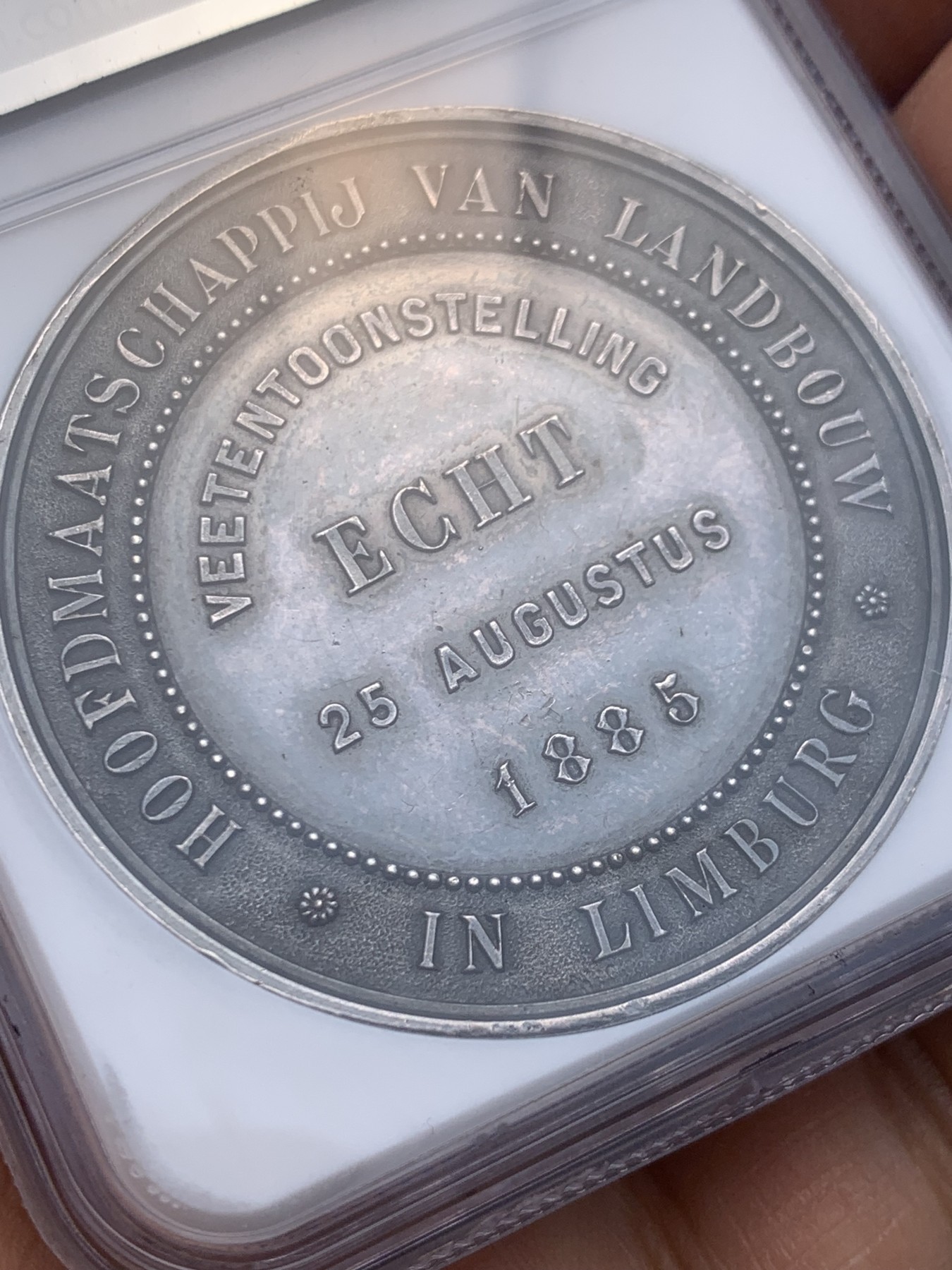 《竞宝斋》圣诞专辑  第一场  第227场 定制纪念章相赠 (全场顺丰包邮) NGC-MS60 荷兰 1885年 畜牧业46mm大银章 镜面底板 高浮雕 动物肌肉感饱满 地上草根根可见 非常精美