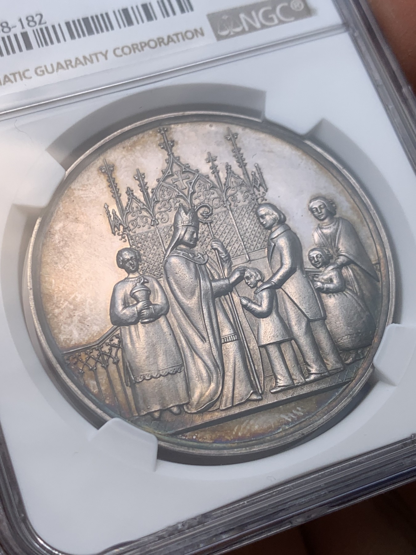 《竞宝斋》圣诞专辑  第一场  第227场 定制纪念章相赠 (全场顺丰包邮) NGC-MS62 德国 19世纪 教皇加冕 大银章 背面五彩 圣母抱婴设计 镜面底板 很漂亮