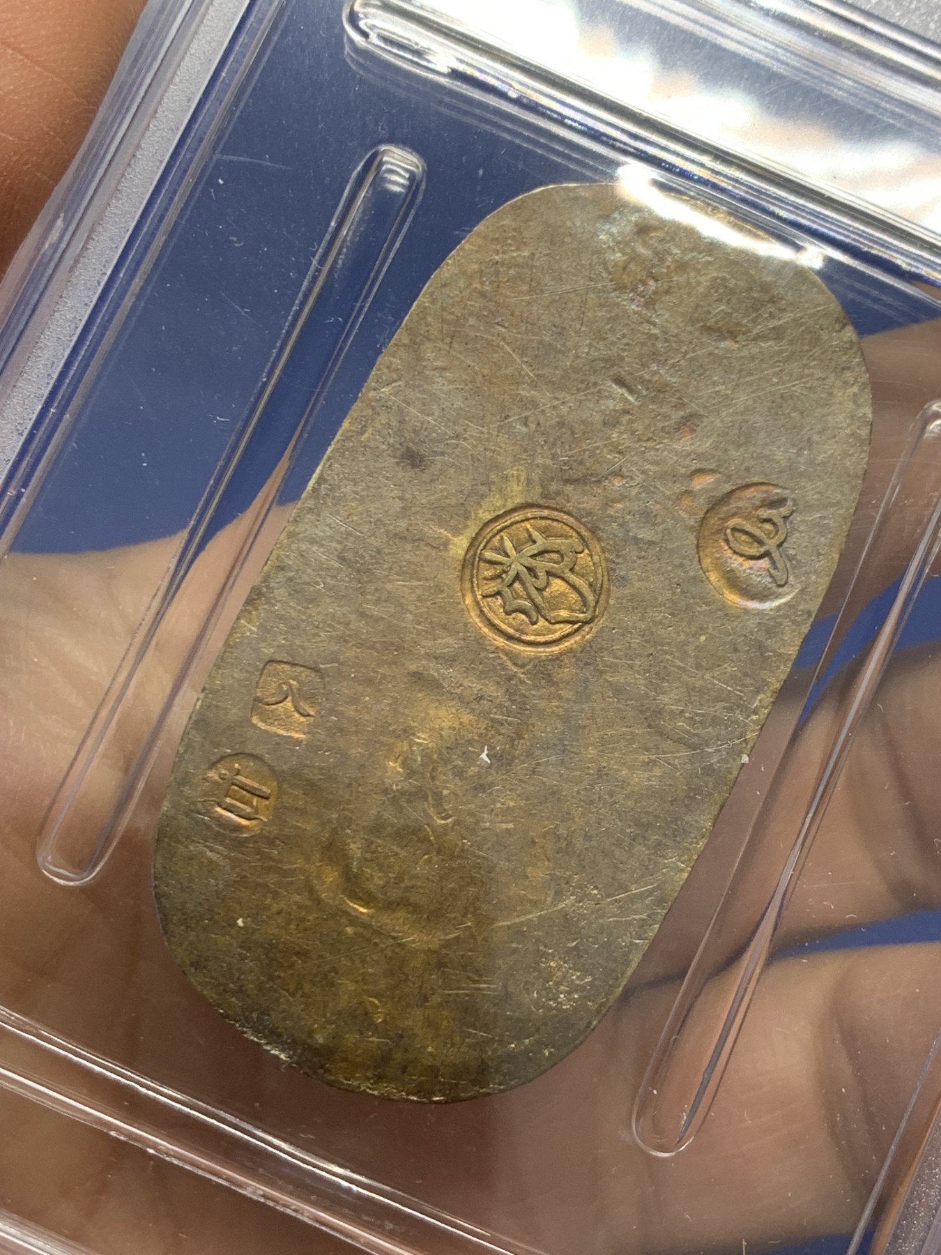 《竞宝斋》圣诞专辑  第一场  第227场 定制纪念章相赠 (全场顺丰包邮) PCGS AU53 日本文政一两小判金 日本幕府时期货币，结束了日本市场上流通货币混乱的局面。文政比后期的天保重些