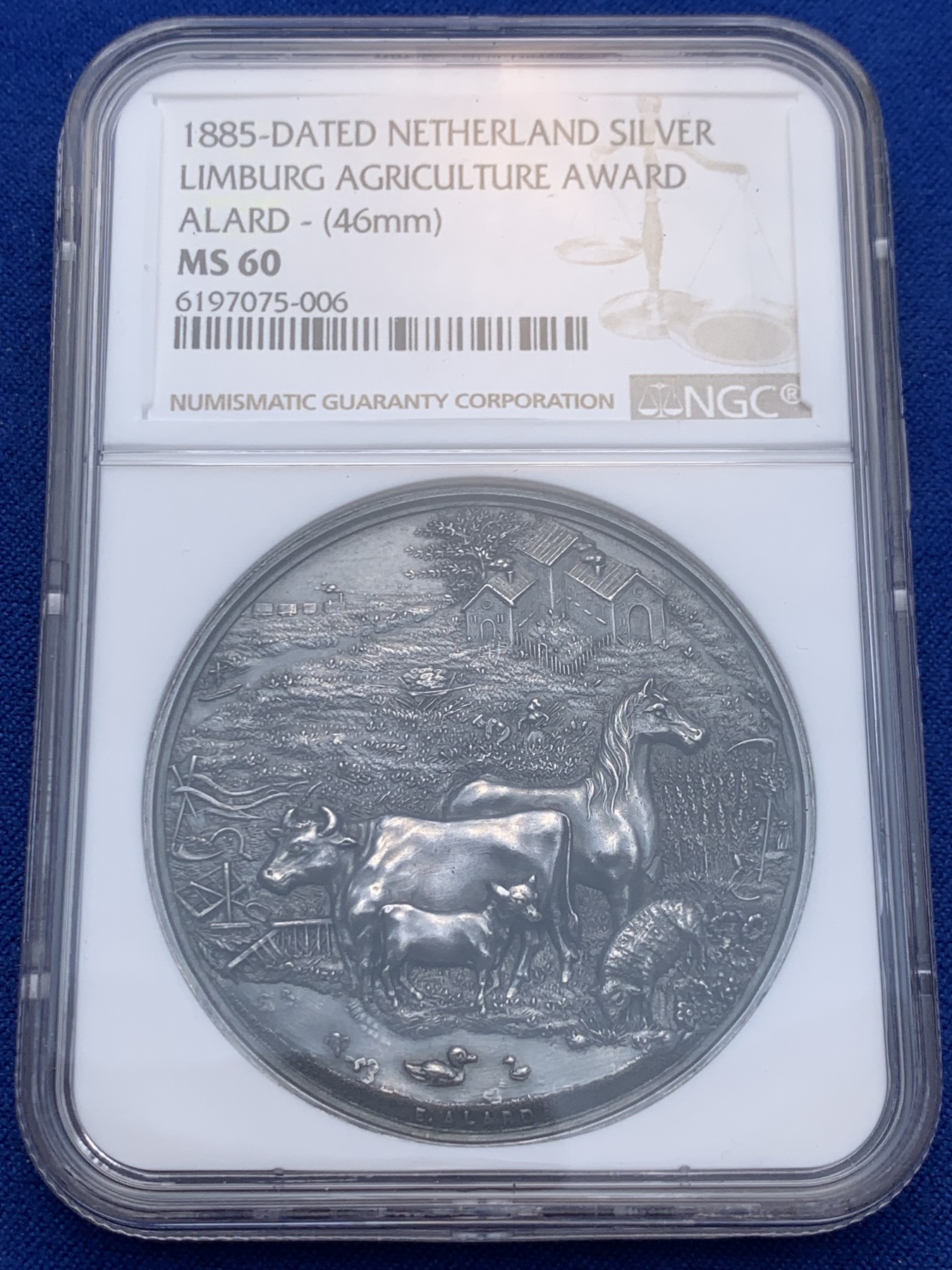 《竞宝斋》圣诞专辑  第一场  第227场 定制纪念章相赠 (全场顺丰包邮) NGC-MS60 荷兰 1885年 畜牧业46mm大银章 镜面底板 高浮雕 动物肌肉感饱满 地上草根根可见 非常精美