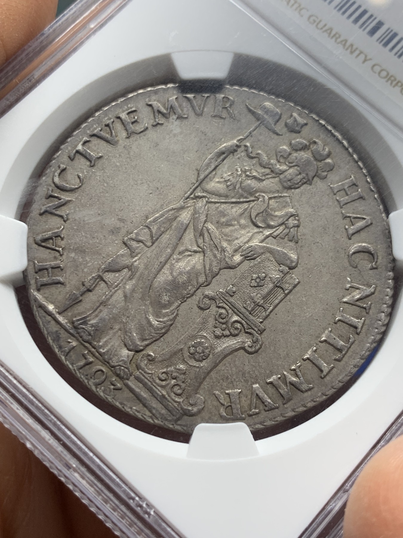 《竞宝斋》圣诞专辑  第二场  第228场 定制纪念章相赠 (全场顺丰包邮) NGC AU58 荷兰1793年乌特勒支站人3盾大银币 原味老包浆 全深打 脸部细节非常好 这个品种就是要看脸