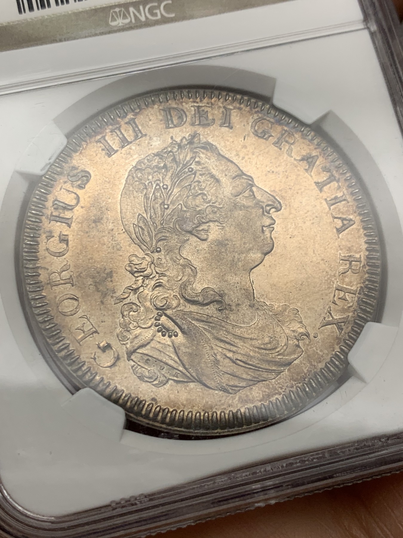 《竞宝斋》圣诞专辑  第二场  第228场 定制纪念章相赠 (全场顺丰包邮) NGC-MS62 英国乔三 1804年 英格兰银行 5先令大银币 一流的传世包浆 暴涨品种 底板带PL版 状态好