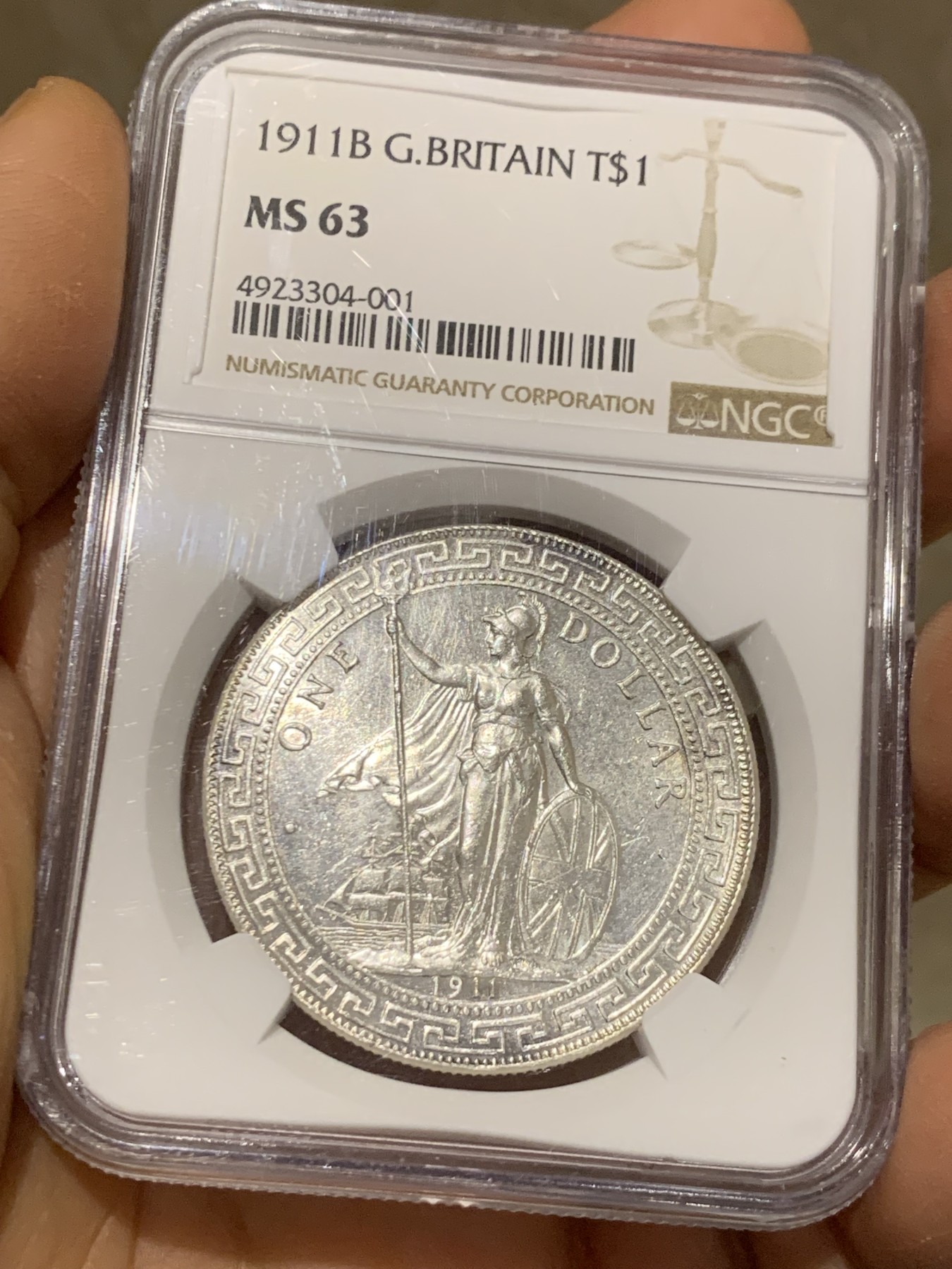 《竞宝斋》圣诞专辑  第二场  第228场 定制纪念章相赠 (全场顺丰包邮) NGC-MS63 英国1911贸易银元 站洋1元 转光吸睛 打制精细 盒子左下角小磕