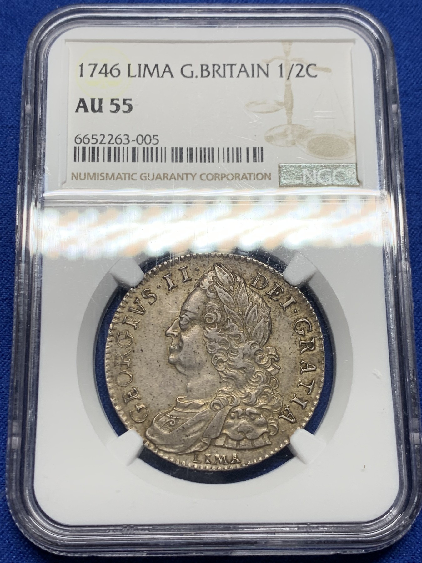 《竞宝斋》圣诞专辑  第二场  第228场 定制纪念章相赠 (全场顺丰包邮) NGC AU55 英国1746年乔治二世利马半克朗银币，细节相当优秀，卷发清晰，英国老精细名誉产品，收藏级英国币